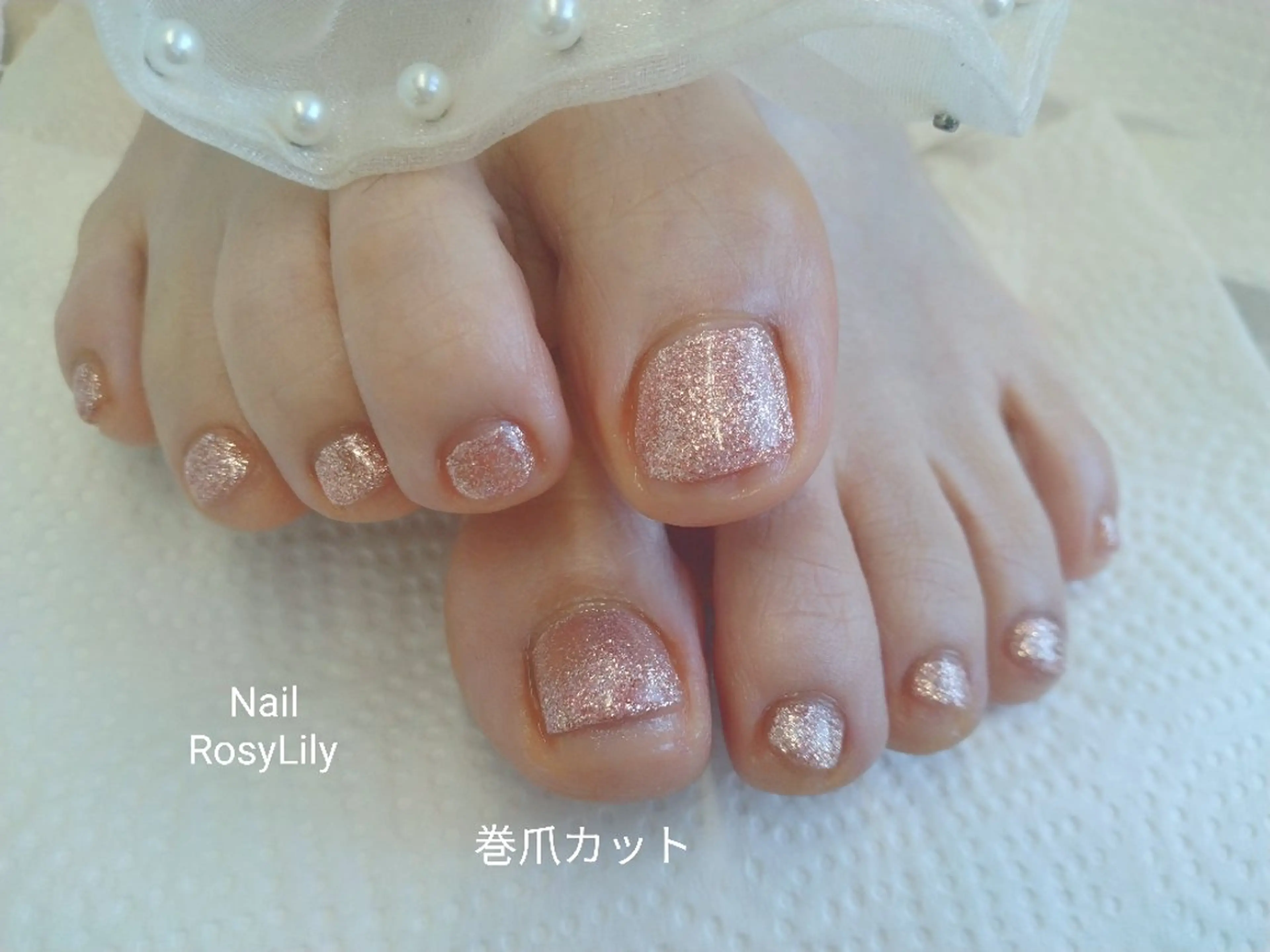 ネイル フットネイル ラメ(グリッター) フットネイル プライベートサロン Rosy Lilyのネイルデザイン