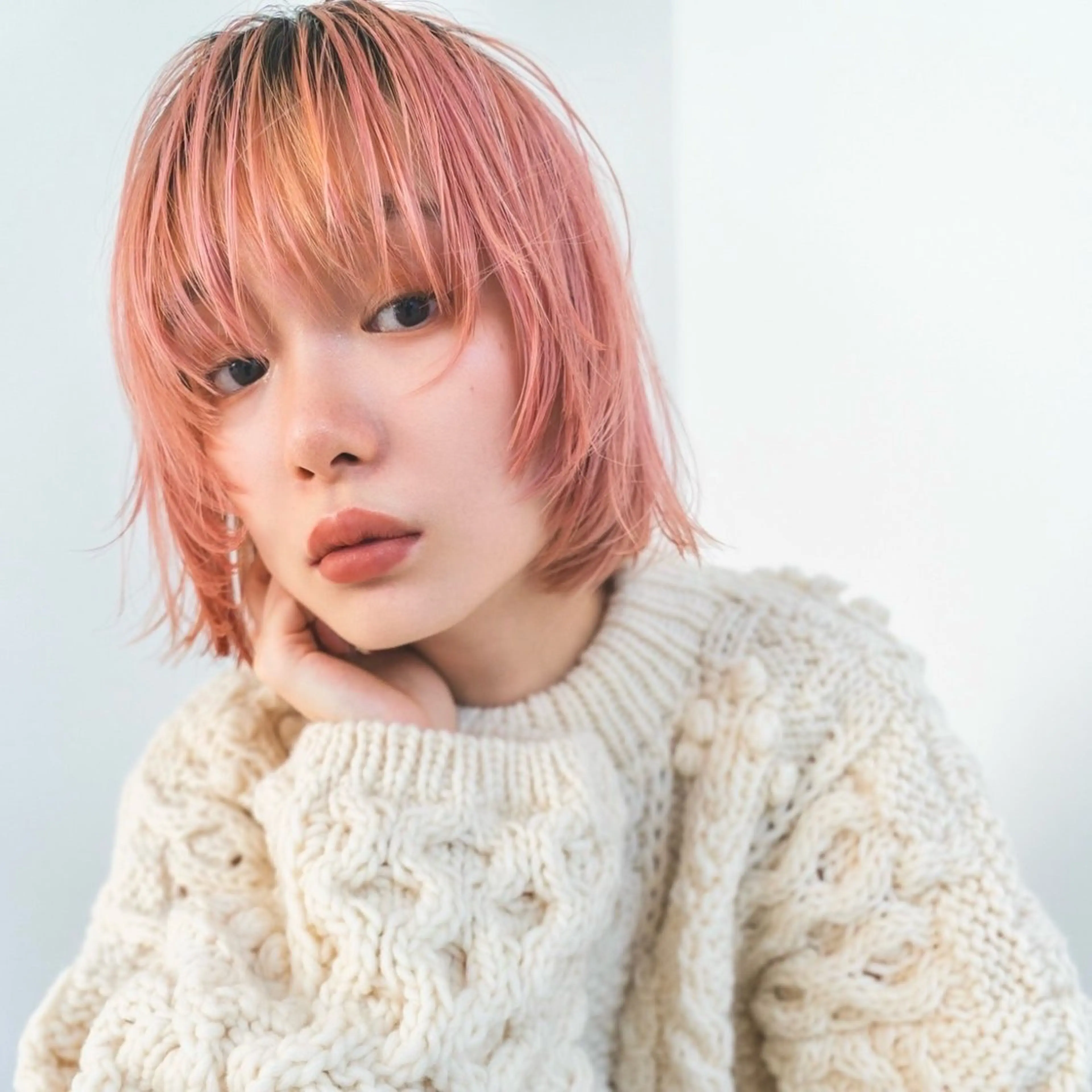 ショート カラー 海外風 レイヤー 透明感カラーtowaのヘアスタイル