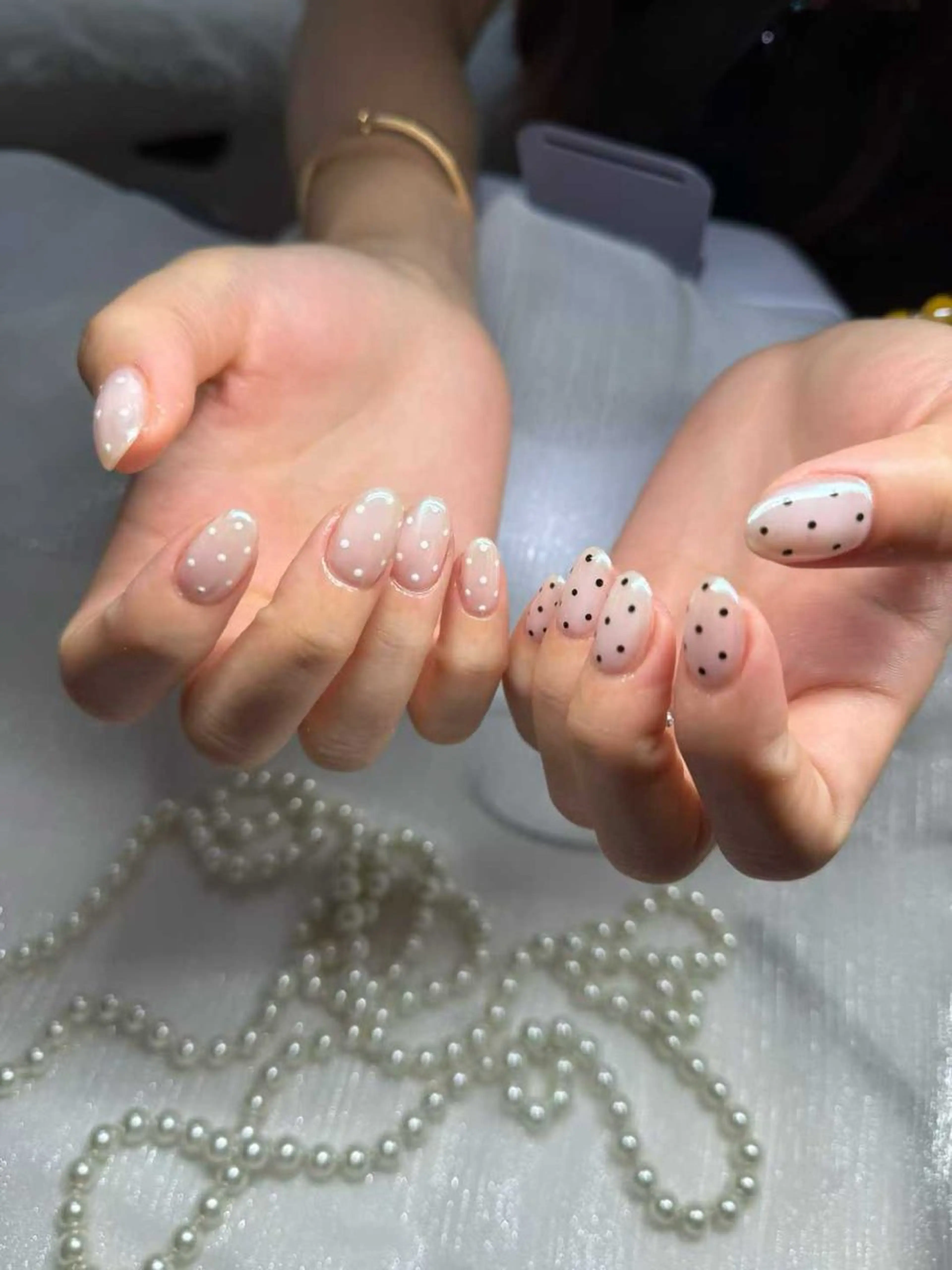 ネイル ドット ガーリー シンプルネイル ホワイト SUI nail salon所属・SUI Nail Roomのネイルデザイン