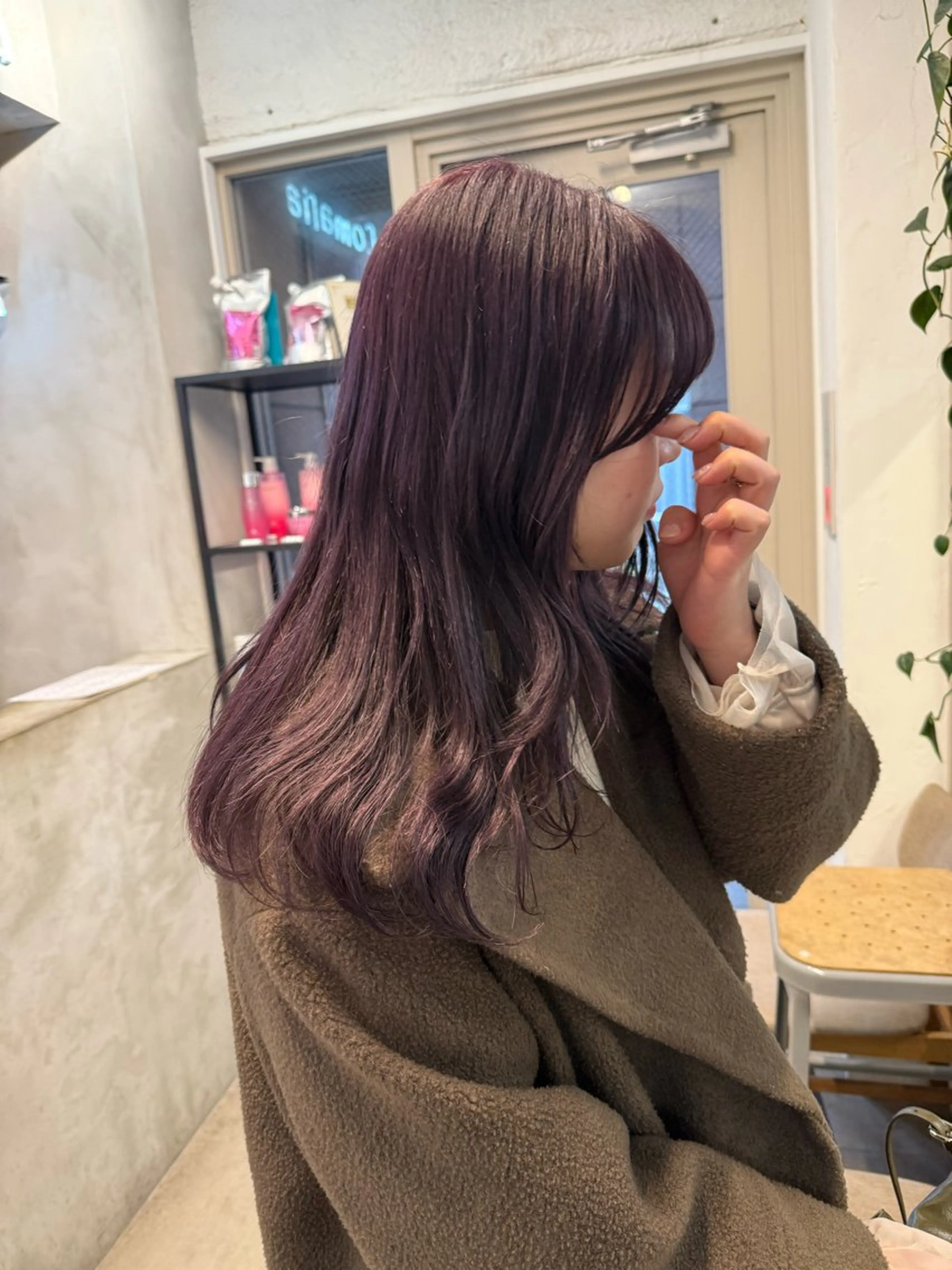 セミロング カラー ミルクティー× グレージュMOMOのヘアスタイル