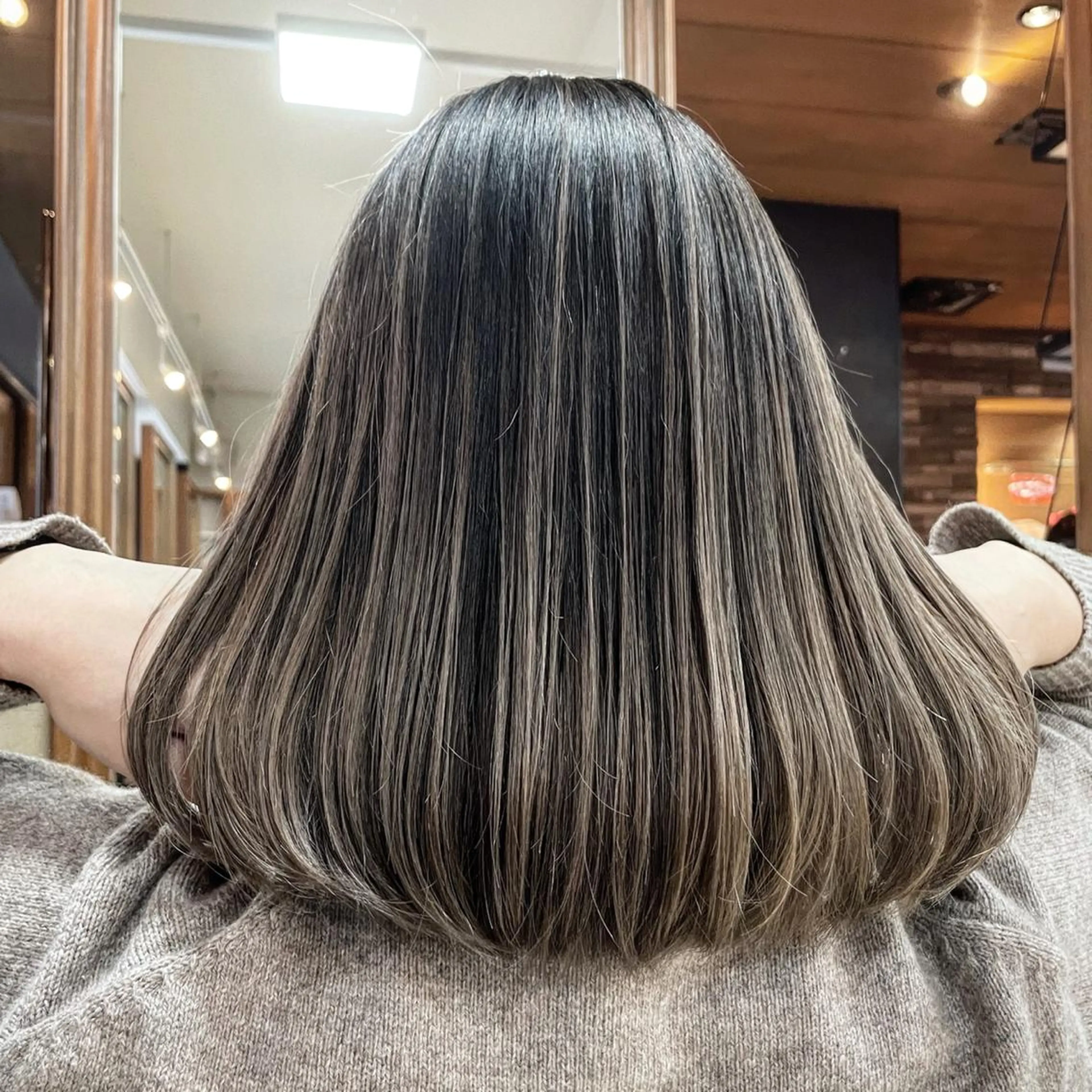 ミディアム REVE所属・TAKU 美容師のヘアスタイル