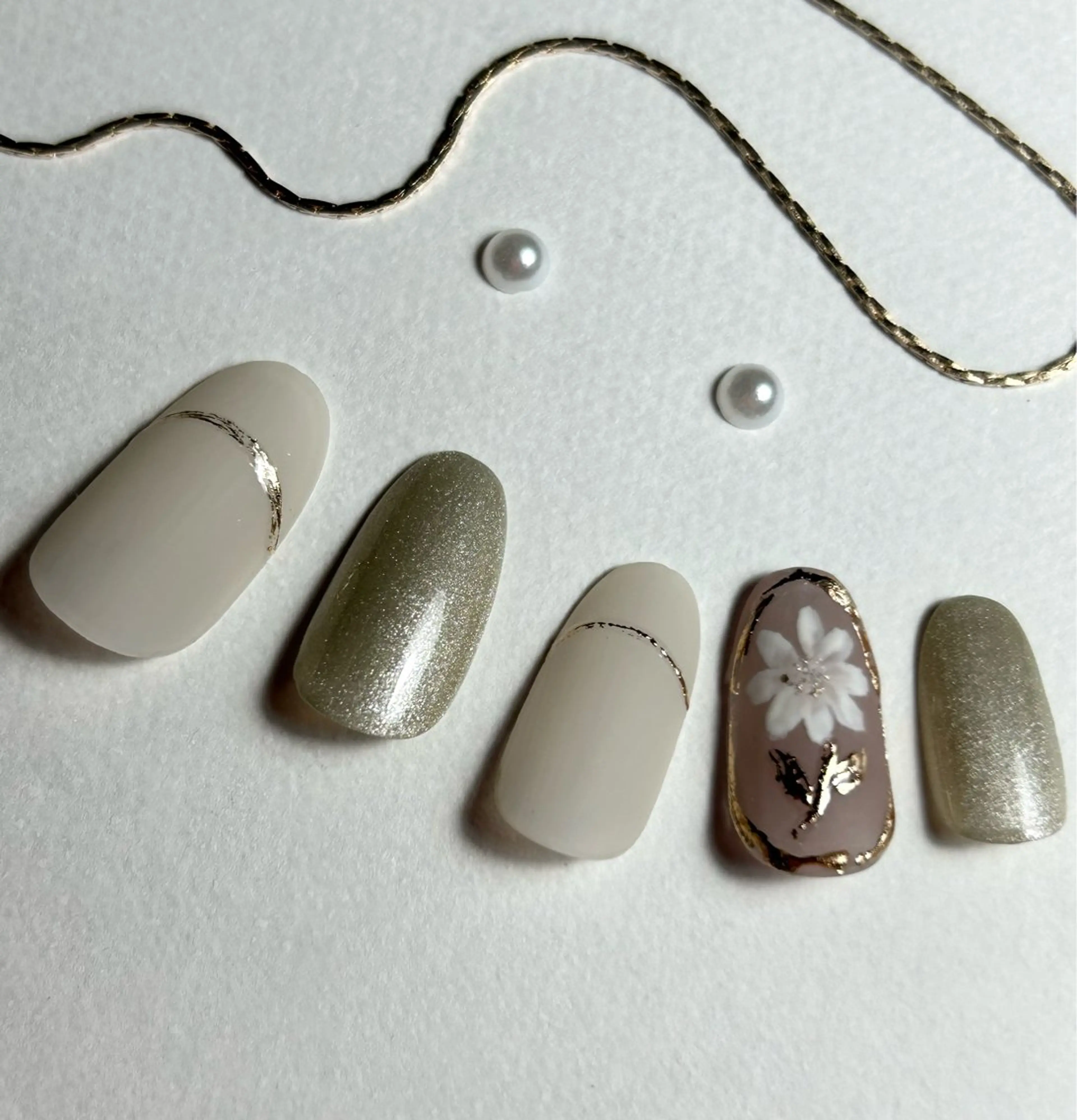 ネイル ゴールド マットネイル ミラーネイル ハンドネイル le_rire _nailのネイルデザイン