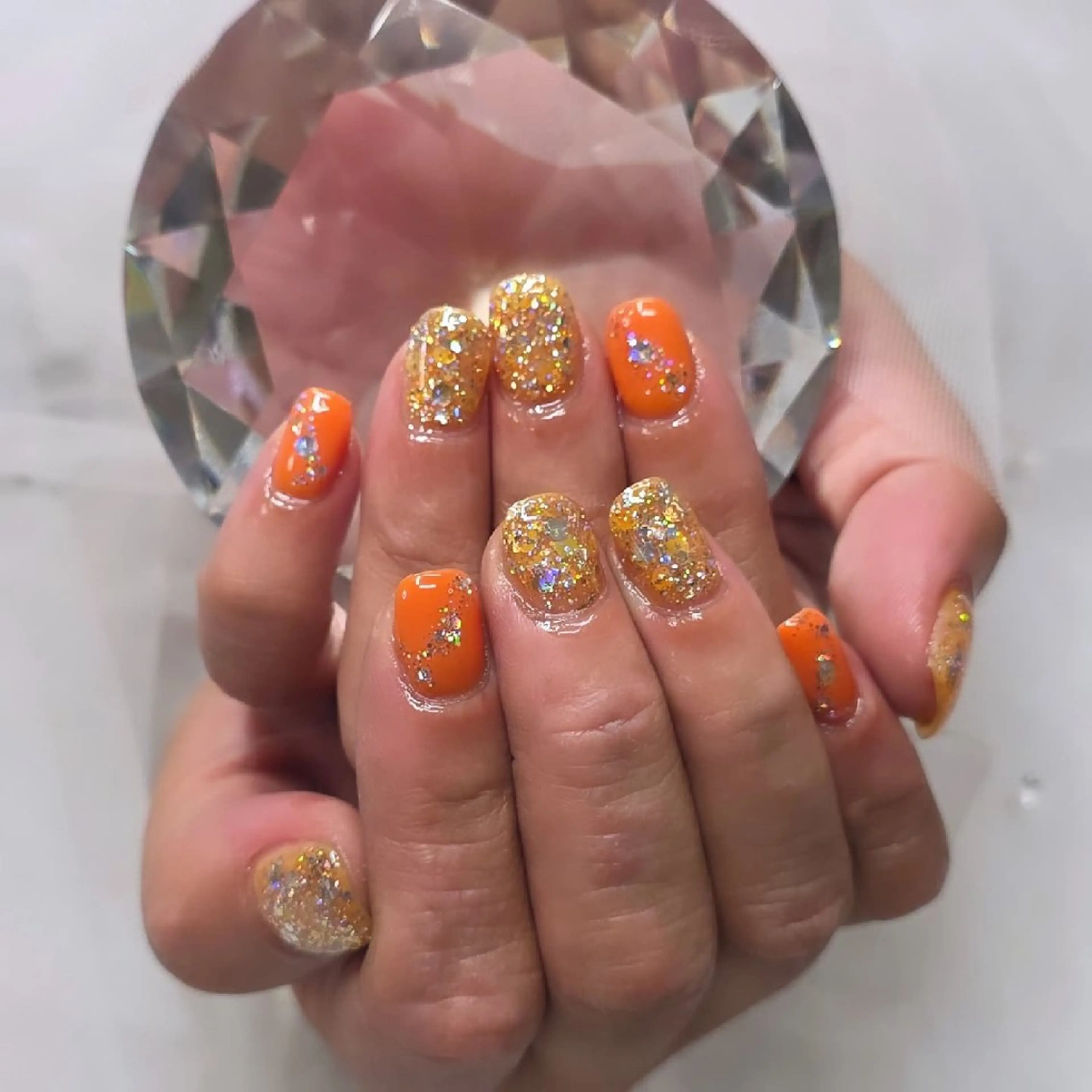 ネイル オレンジ nailsalon glow sayaのネイルデザイン