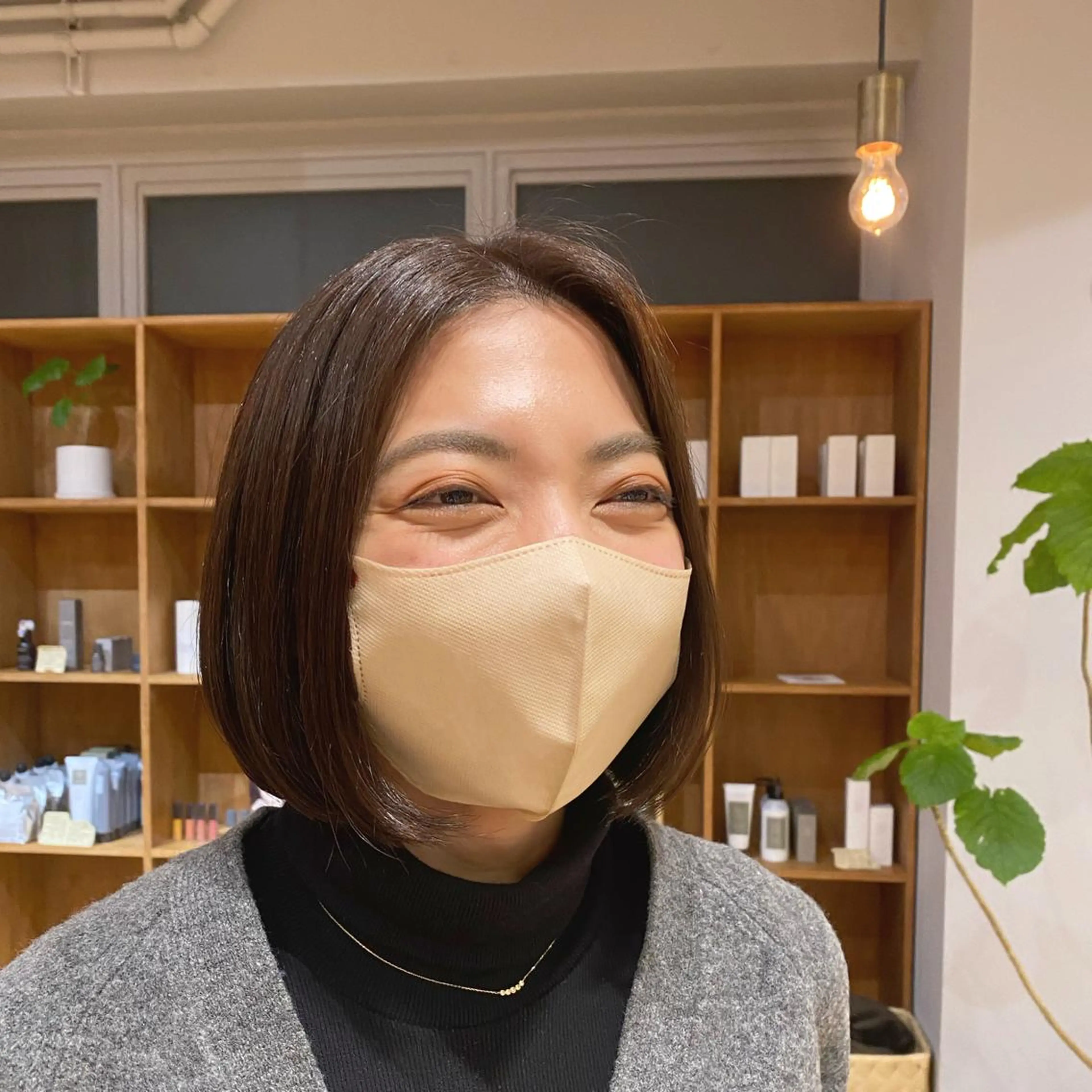 ショート ボブ 伸ばしかけ カット トリートメント 大人可愛い♡コテ巻き パーマ🌼杉田 萌恵のヘアスタイル