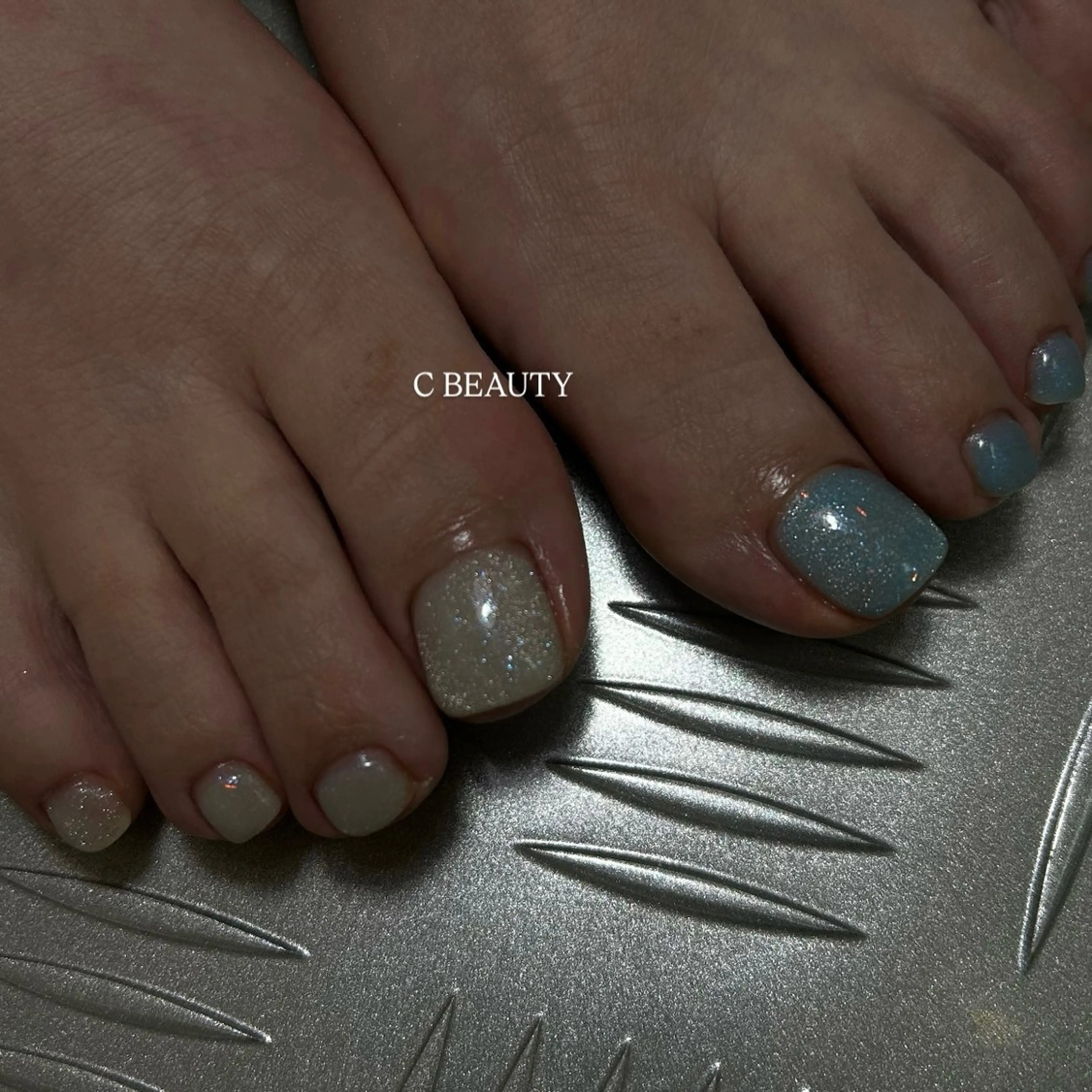 ネイル フットネイル グリーン 水色 C BEAUTY／ KAEDEのネイルデザイン