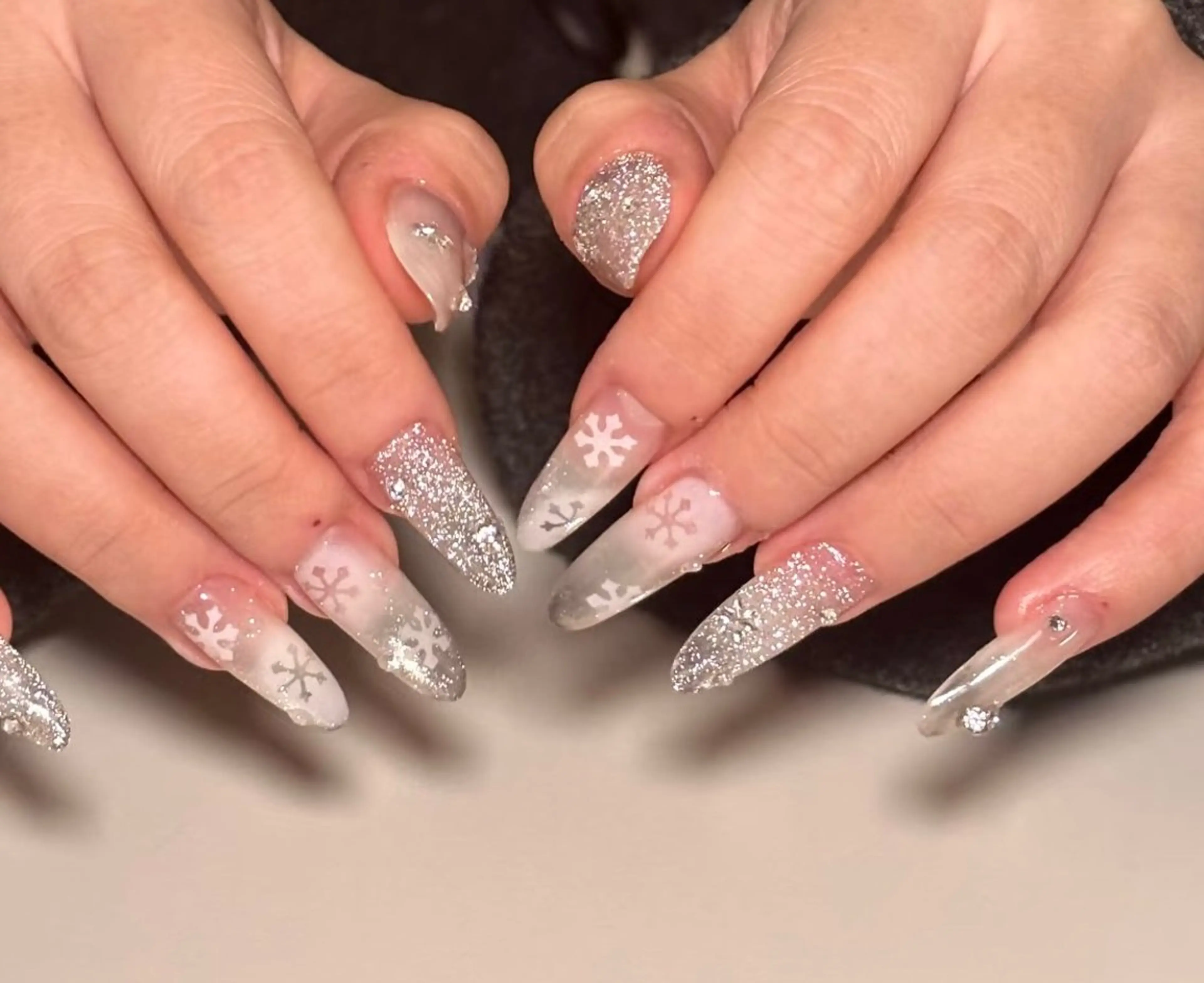 ネイル フレンチネイル ガーリー ガラスフレンチ 韓国ネイル ロングネイル ハンドネイル Venus nail チップ長さだし専門店のネイルデザイン