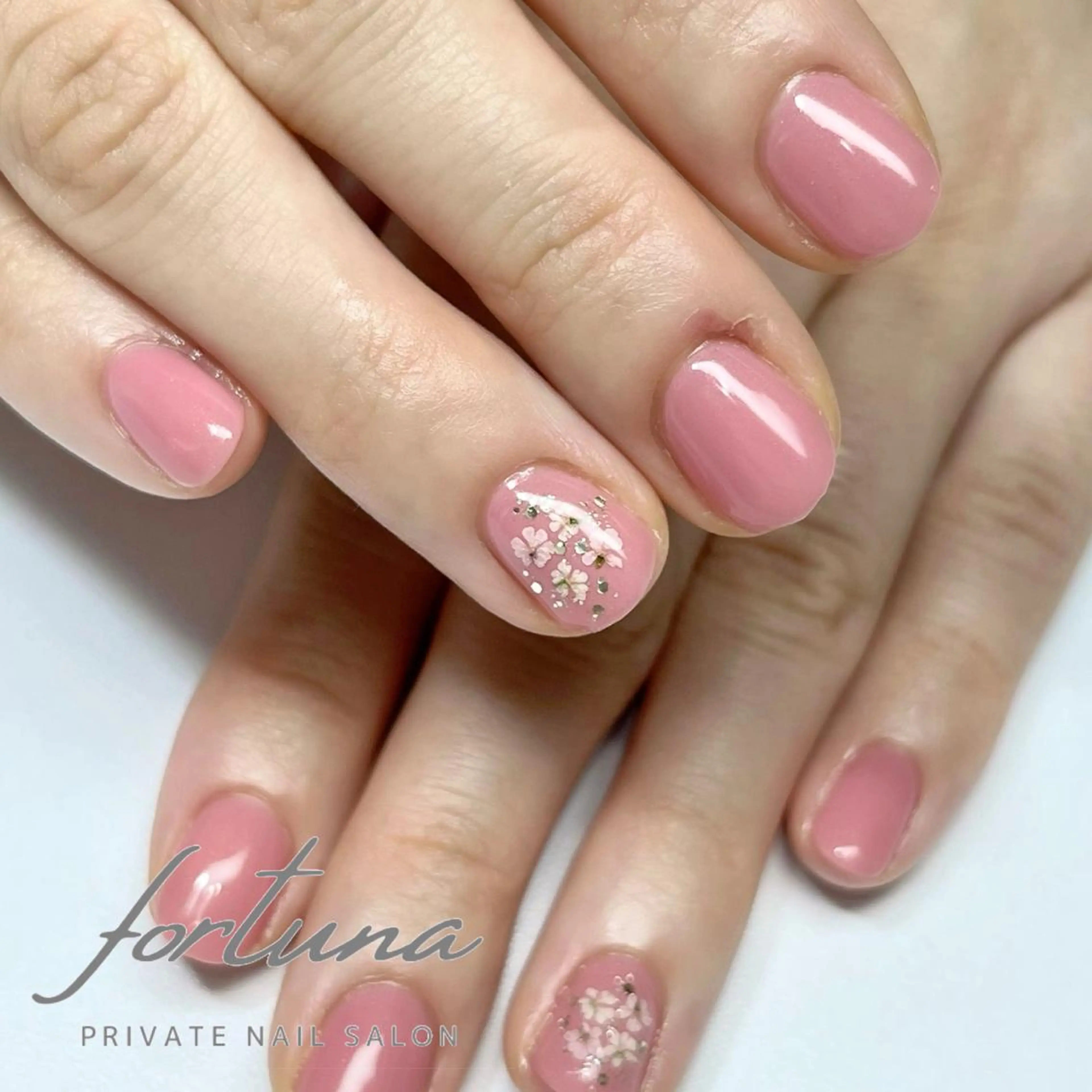 ネイル フラワーネイル オフィスネイル ピンク シンプルネイル 春ネイル ハンドネイル fortuna 武藤裕美のネイルデザイン
