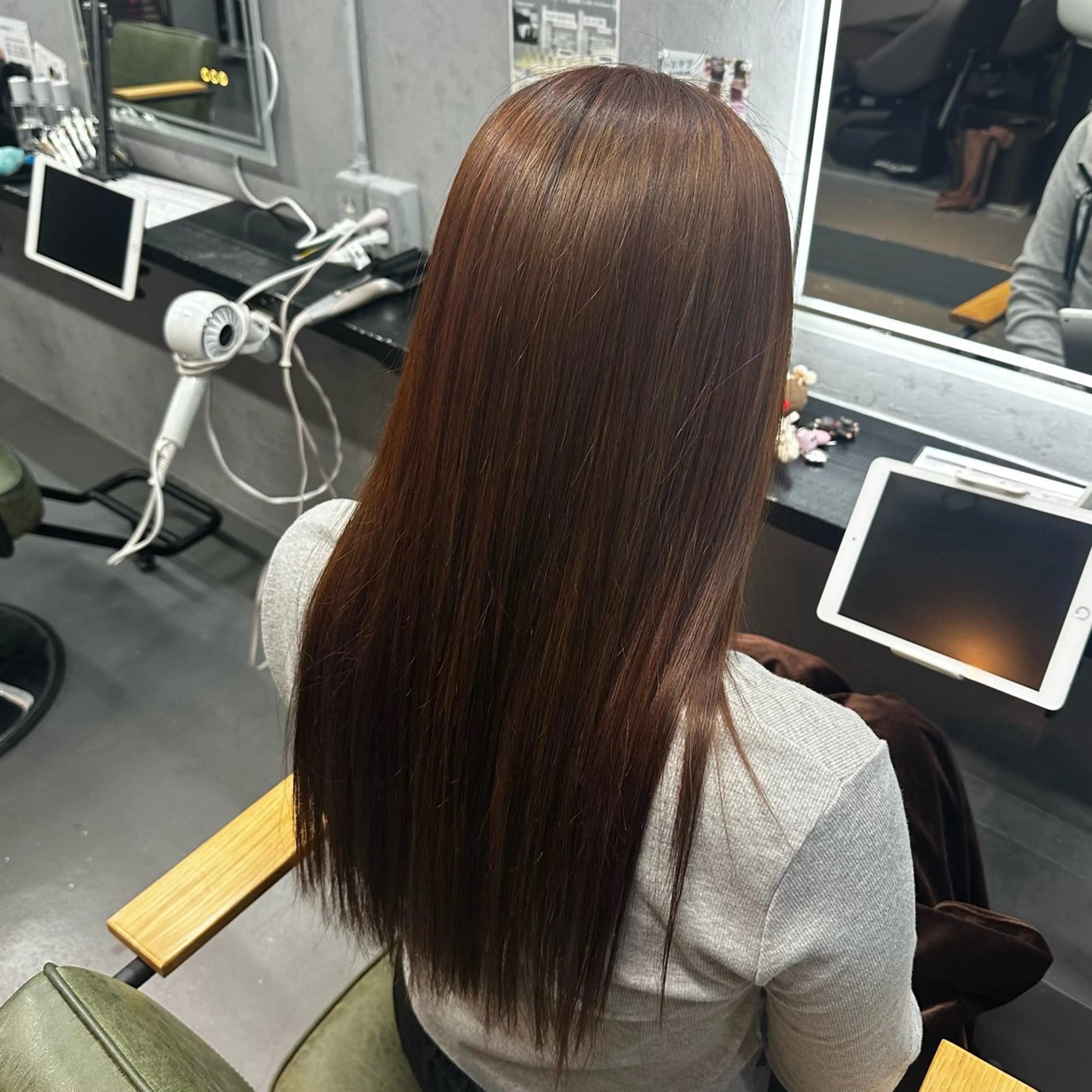 ロング ヘアカラー トリートメント 出崎 風果のヘアスタイル