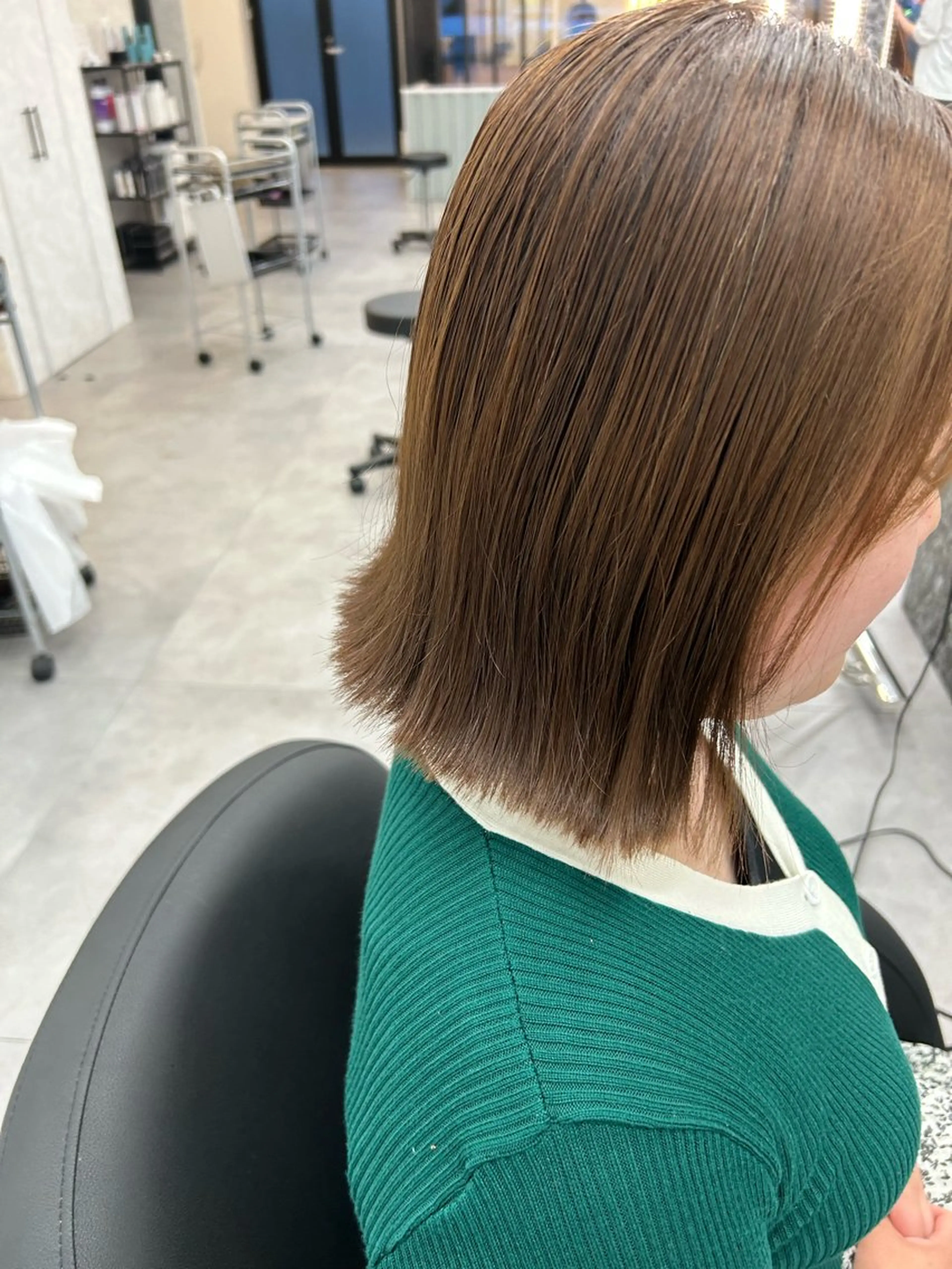 ミディアム 善財 康葵のヘアスタイル