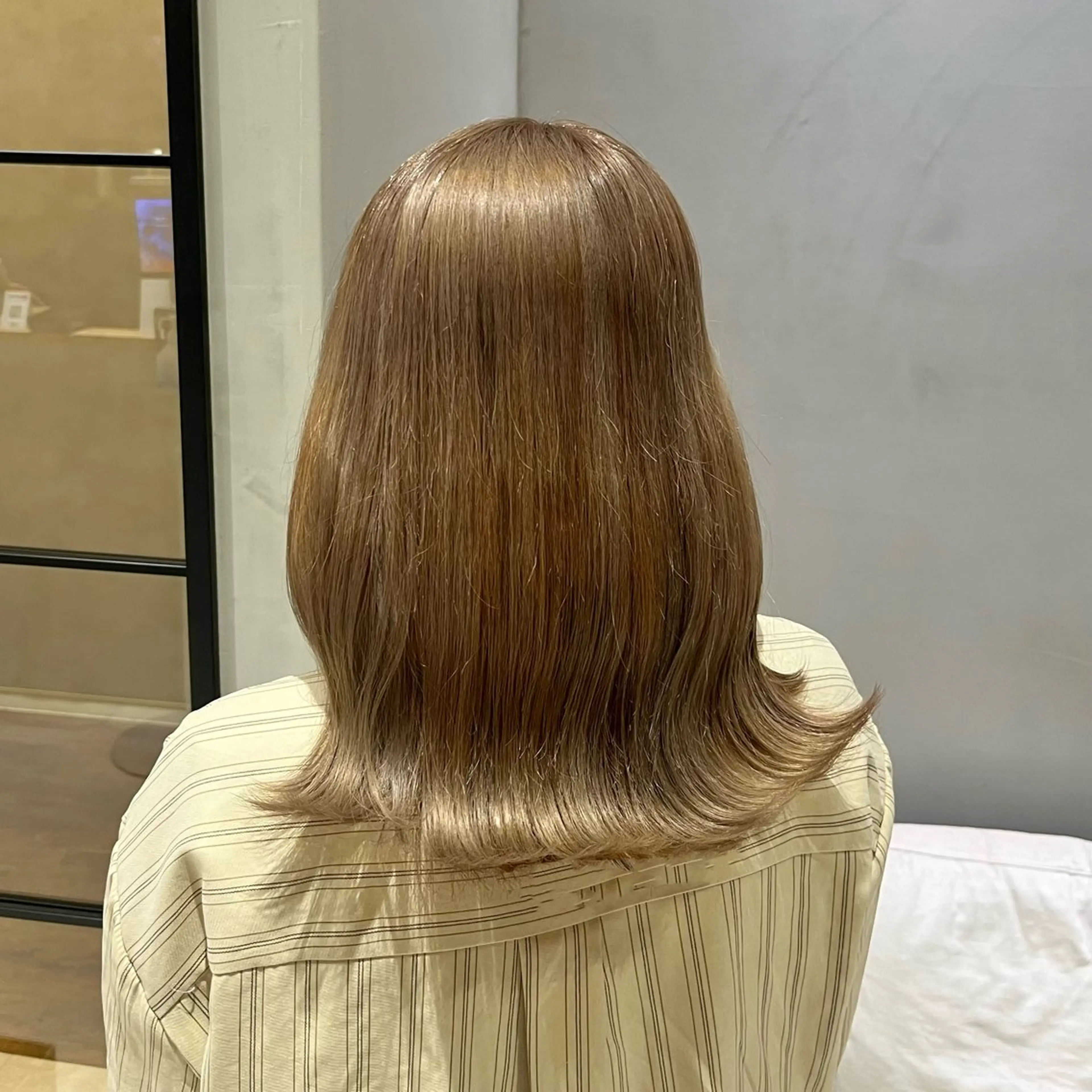 ミディアム カラー ベージュカラー ミルクティーベージュ 𝒎𝒐𝒆🩰 名駅/ヘアメ/暖色♡のヘアスタイル