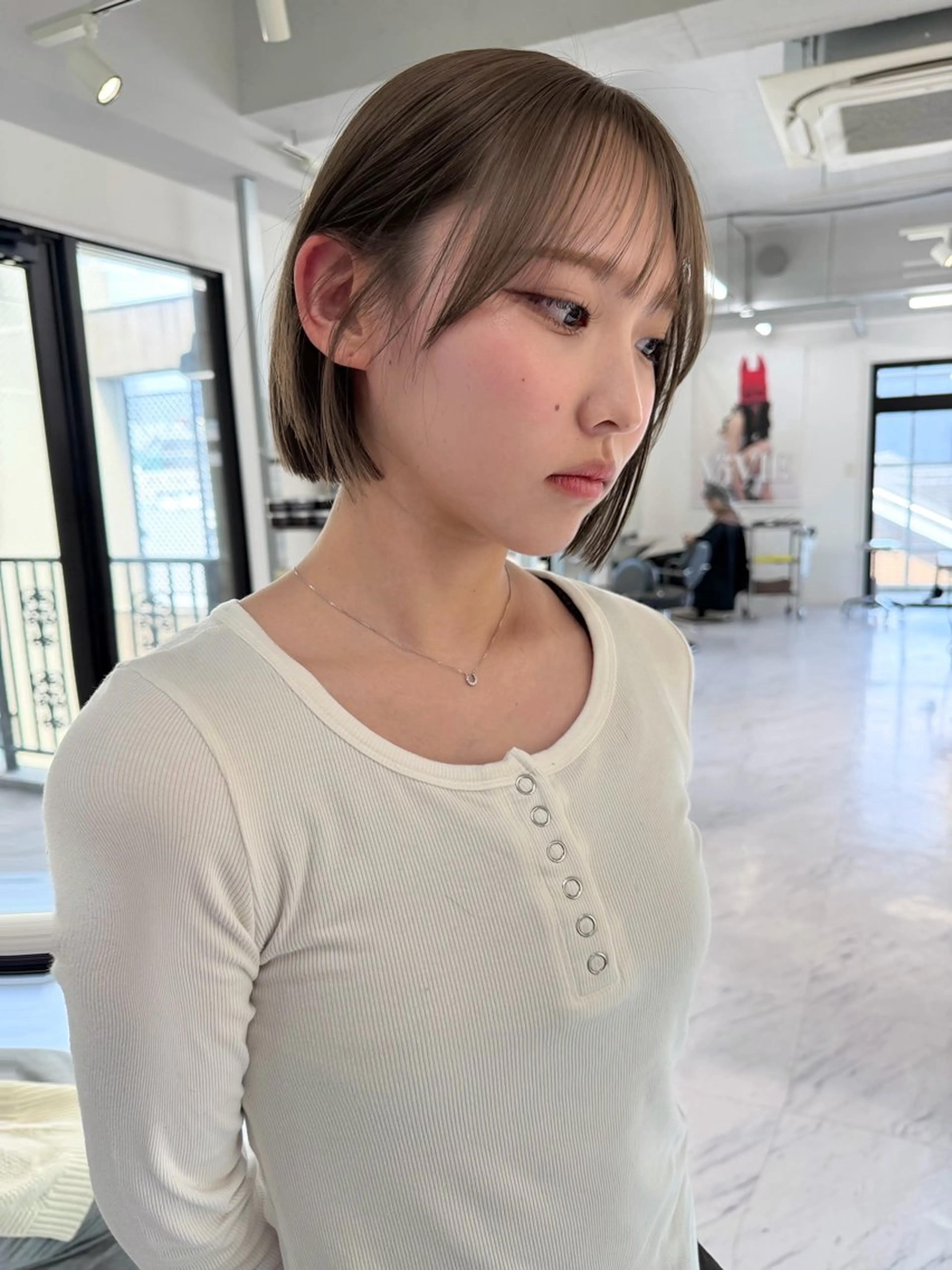 ショート カラー ベージュカラー ブリーチ ケアブリーチ デザインカラー ダブルカラー TATSUブリーチ/ ミルクティーベージュのヘアスタイル