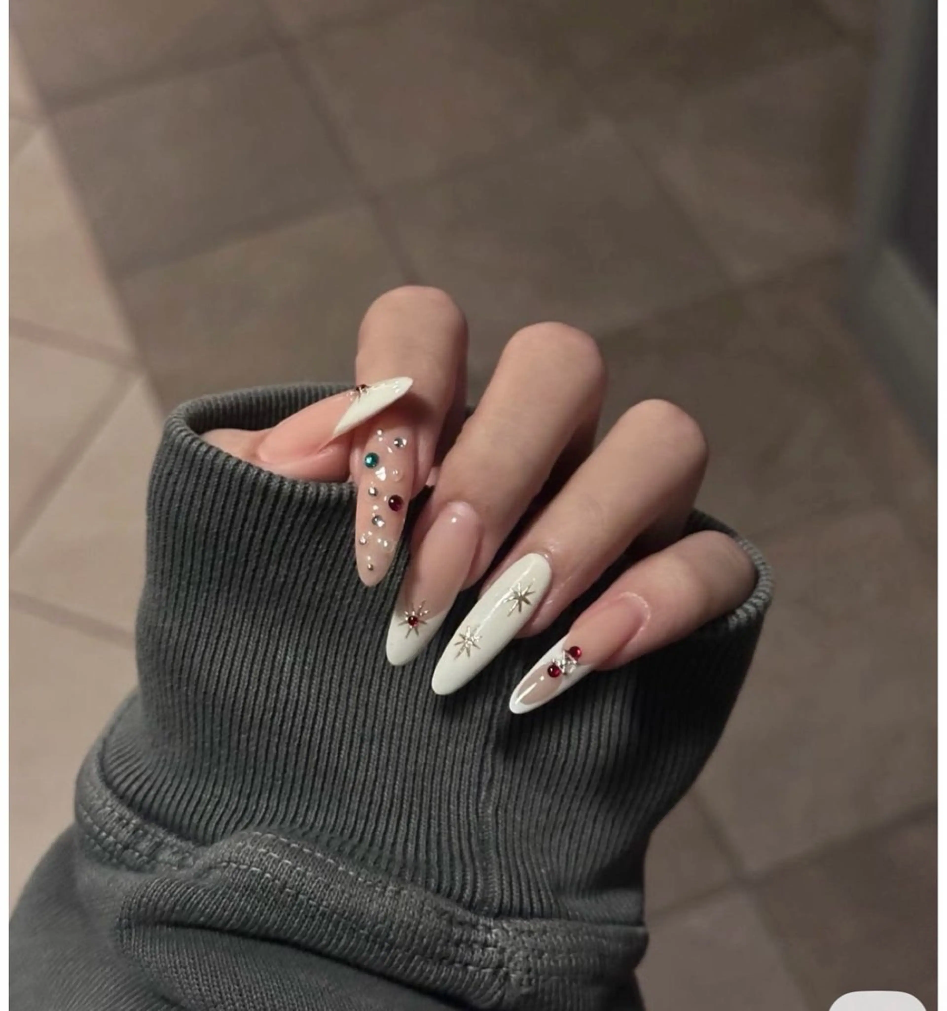 ネイル フレンチネイル キラキラネイル 韓国ネイル シンプルネイル ワンホンネイル ハンドネイル MEI Nailのネイルデザイン