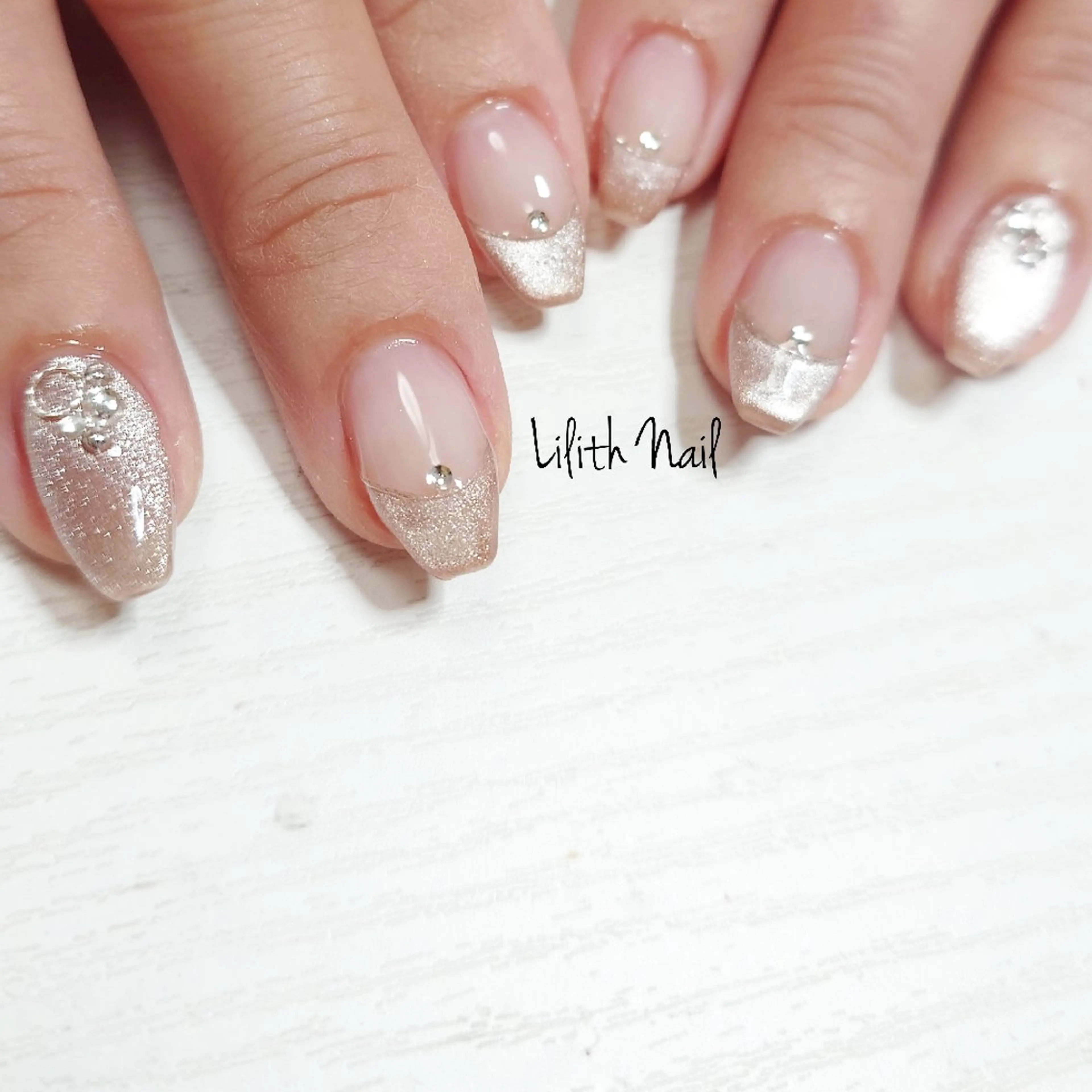 ネイル ストーンネイル ハンドネイル Lilith Nailのネイルデザイン