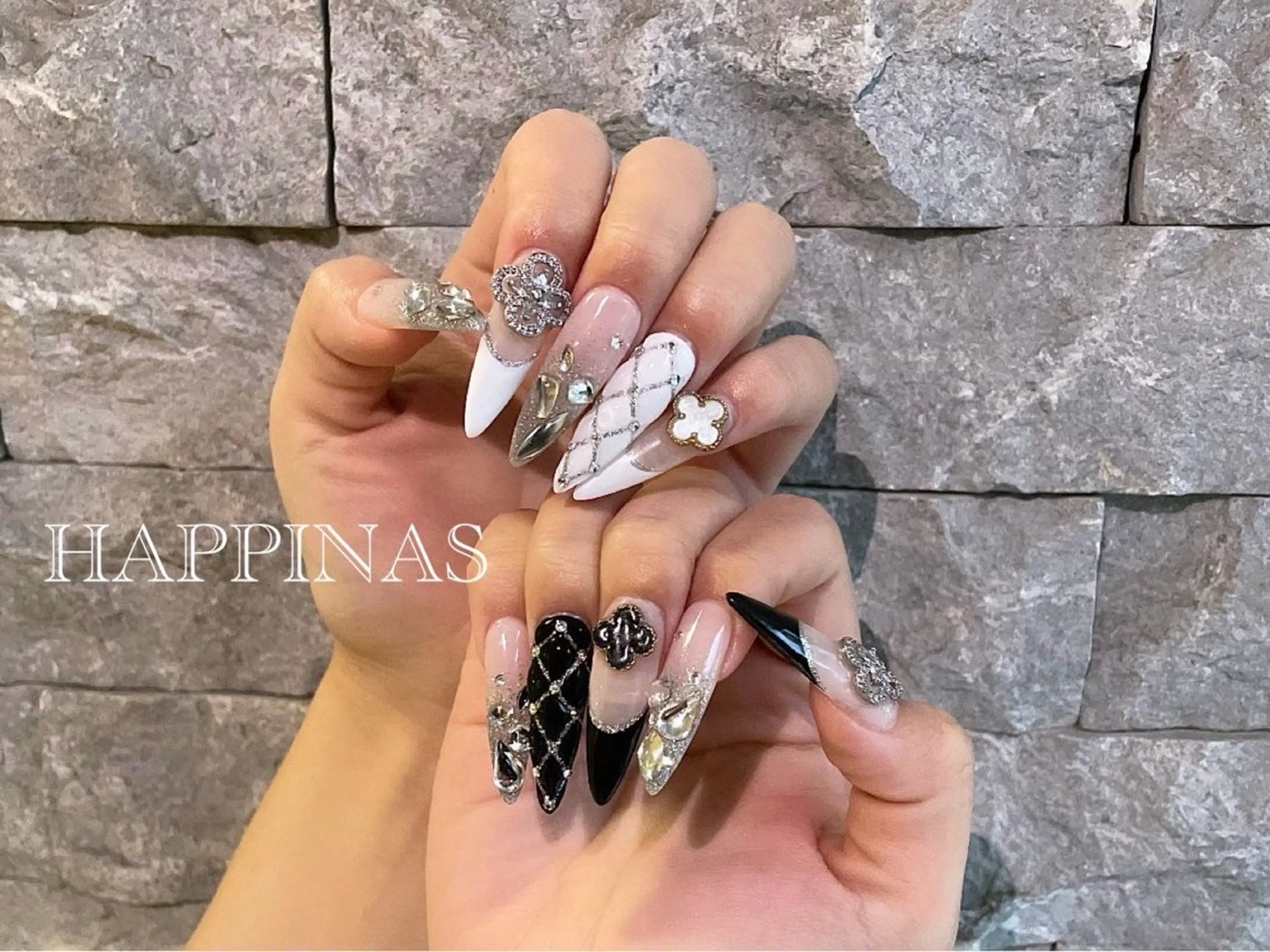 ネイル フレンチネイル グラデーション ラメ(グリッター) ラメグラデーション ロングネイル ハンドネイル HAPPINAS くるみのネイルデザイン