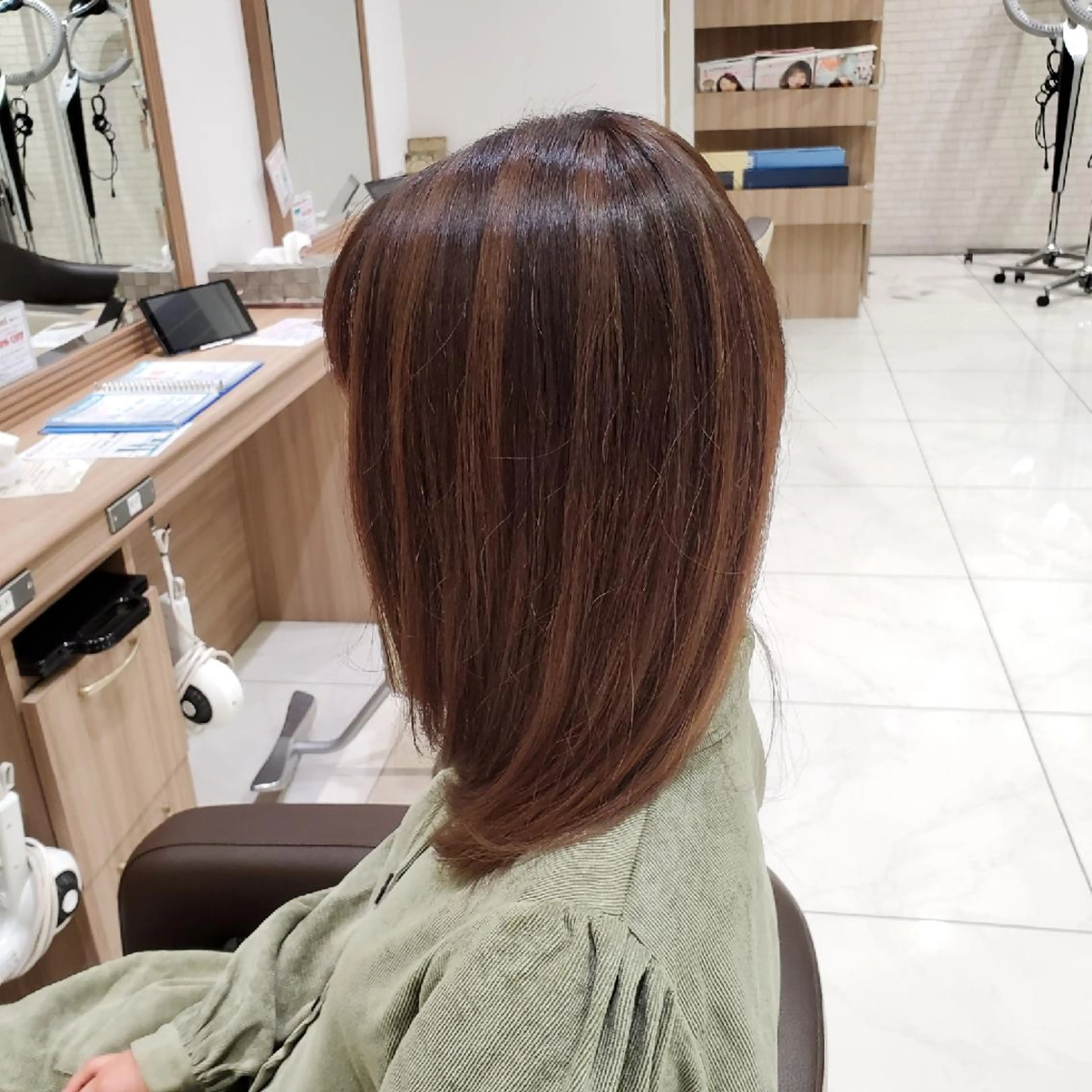 ミディアム カラー バレイヤージュ ベージュカラー ブリーチ イルミナカラー レイヤーカット カラー特化🔥中村 和貴＜Ash津田沼＞のヘアスタイル