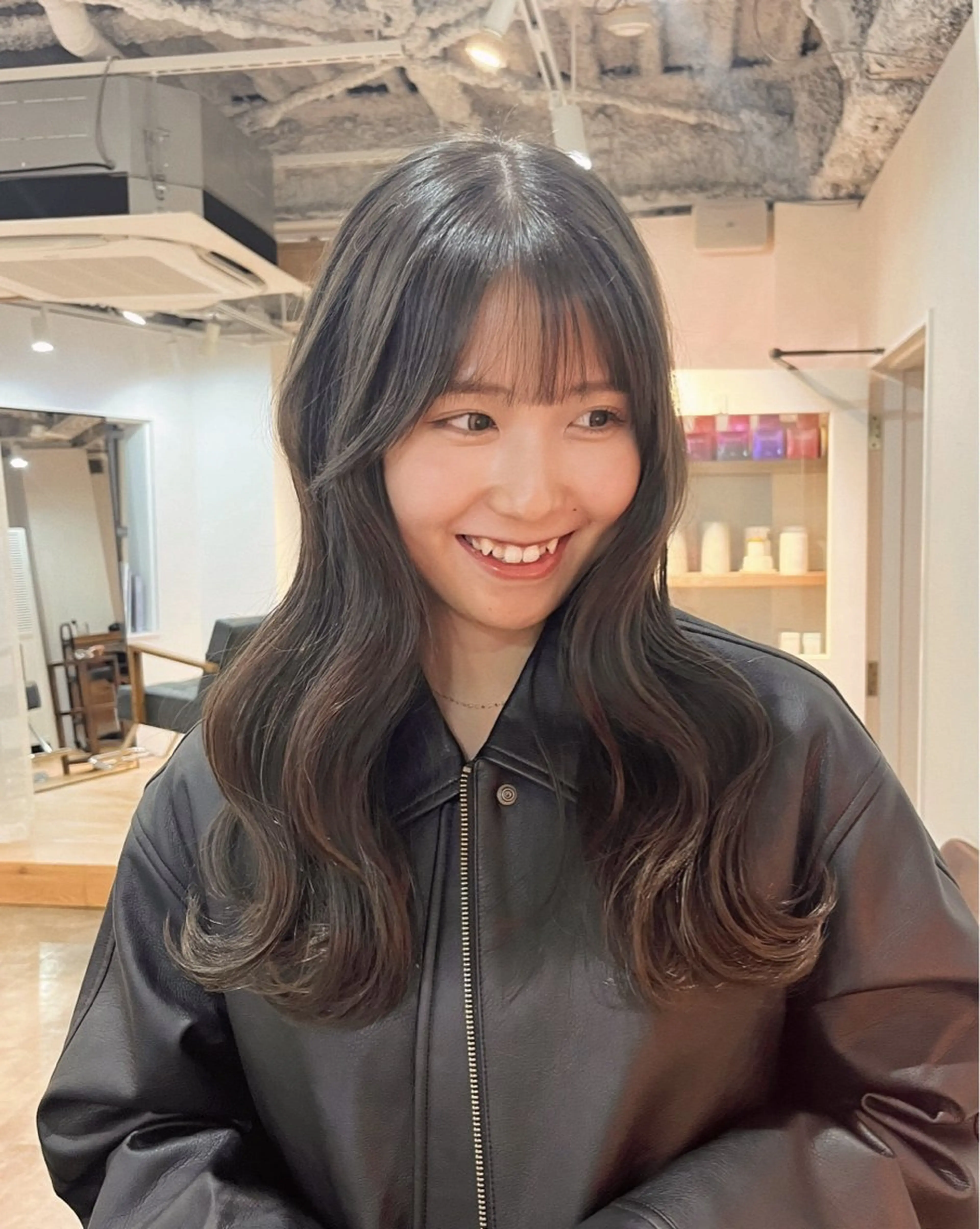 ロング カット ヘアカラー トリートメント 義本 風佳のヘアスタイル