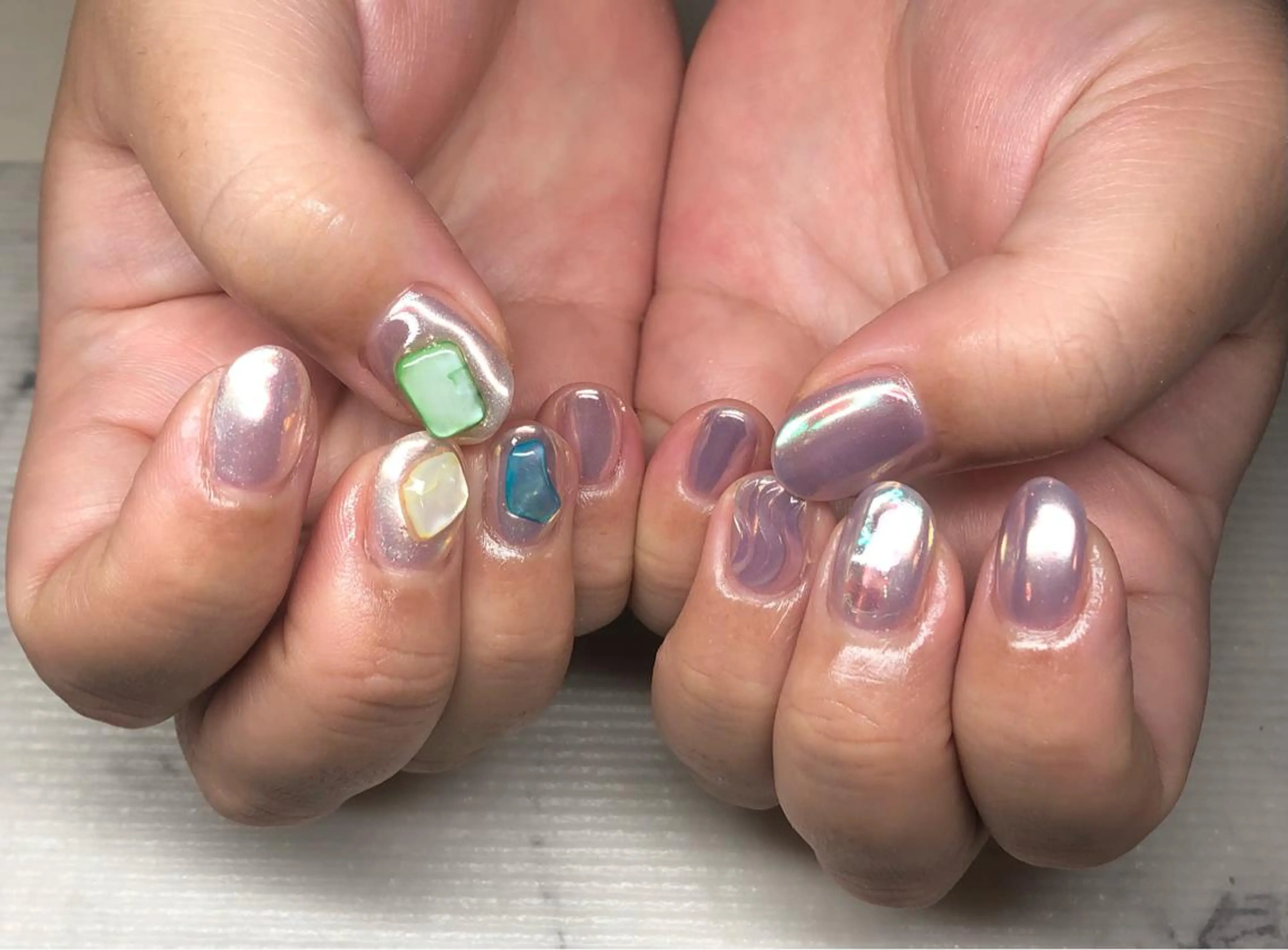 ネイル ストーンネイル いちじゅう あおいのネイルデザイン