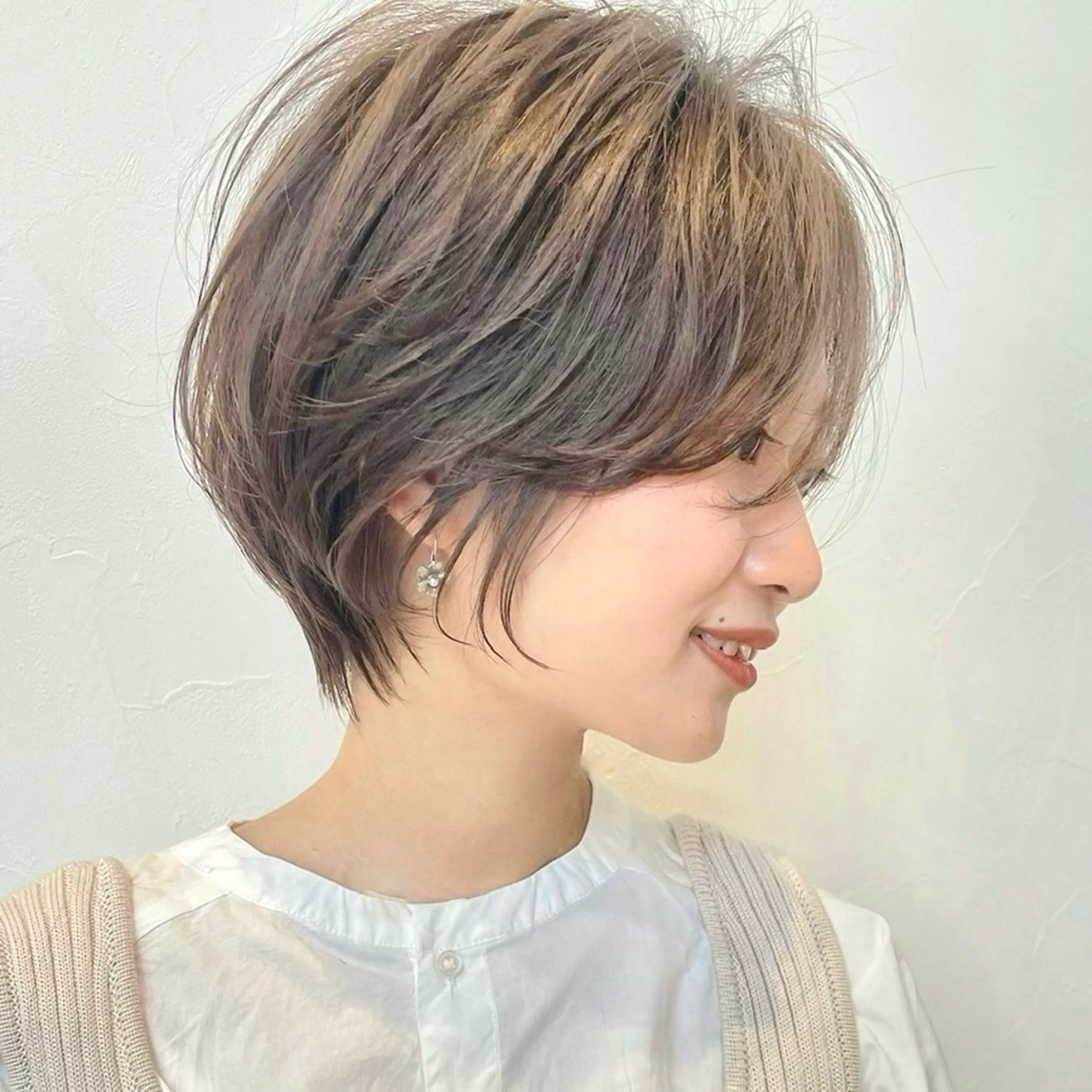 ✨ー5才になれる✨ショートカット➕SNSで流行りの白髪ぼかしカラーの写真