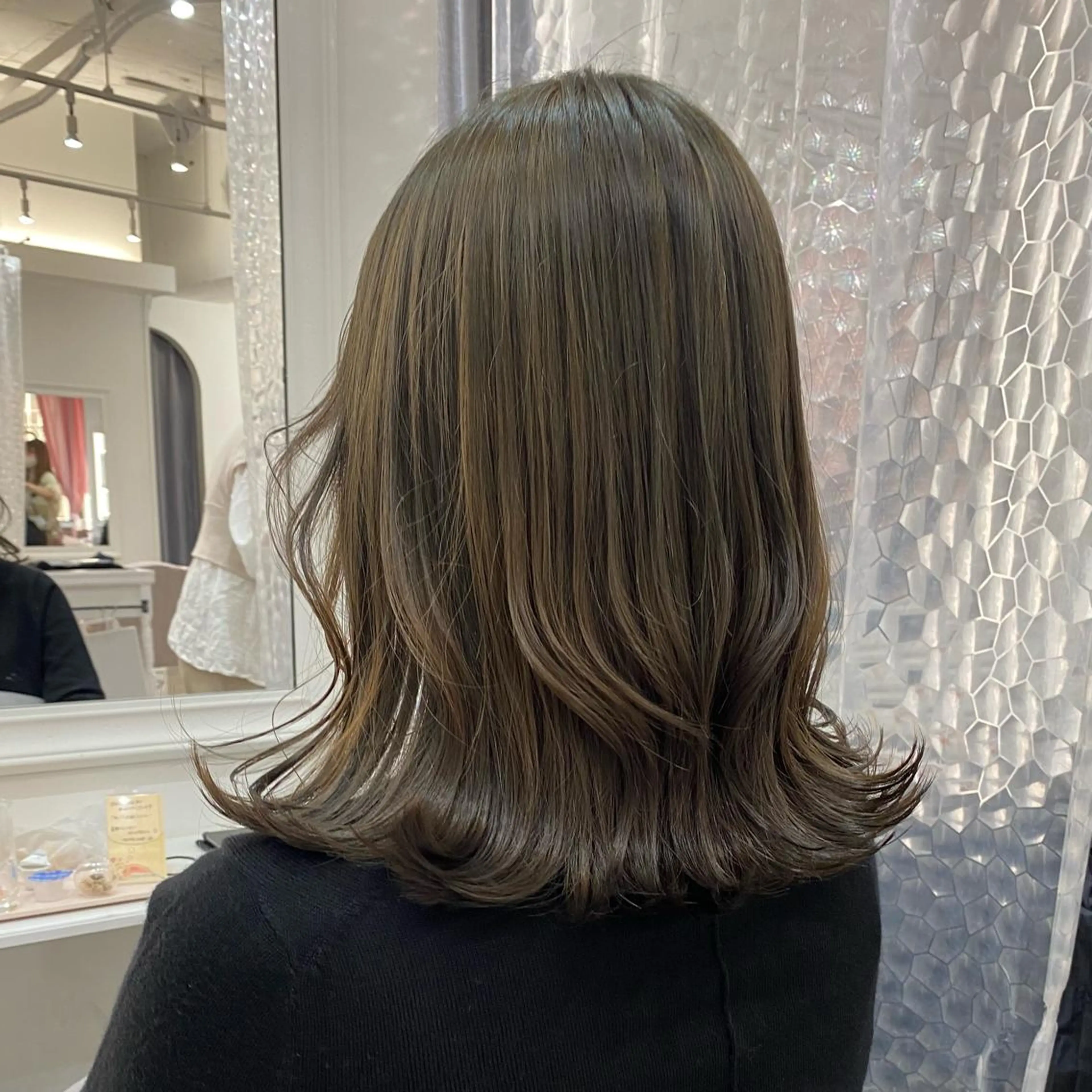 ミディアム カラー ヘアアレンジ カット ヘアカラー トリートメント ハイトーンカラー 🩷NANAのヘアスタイル