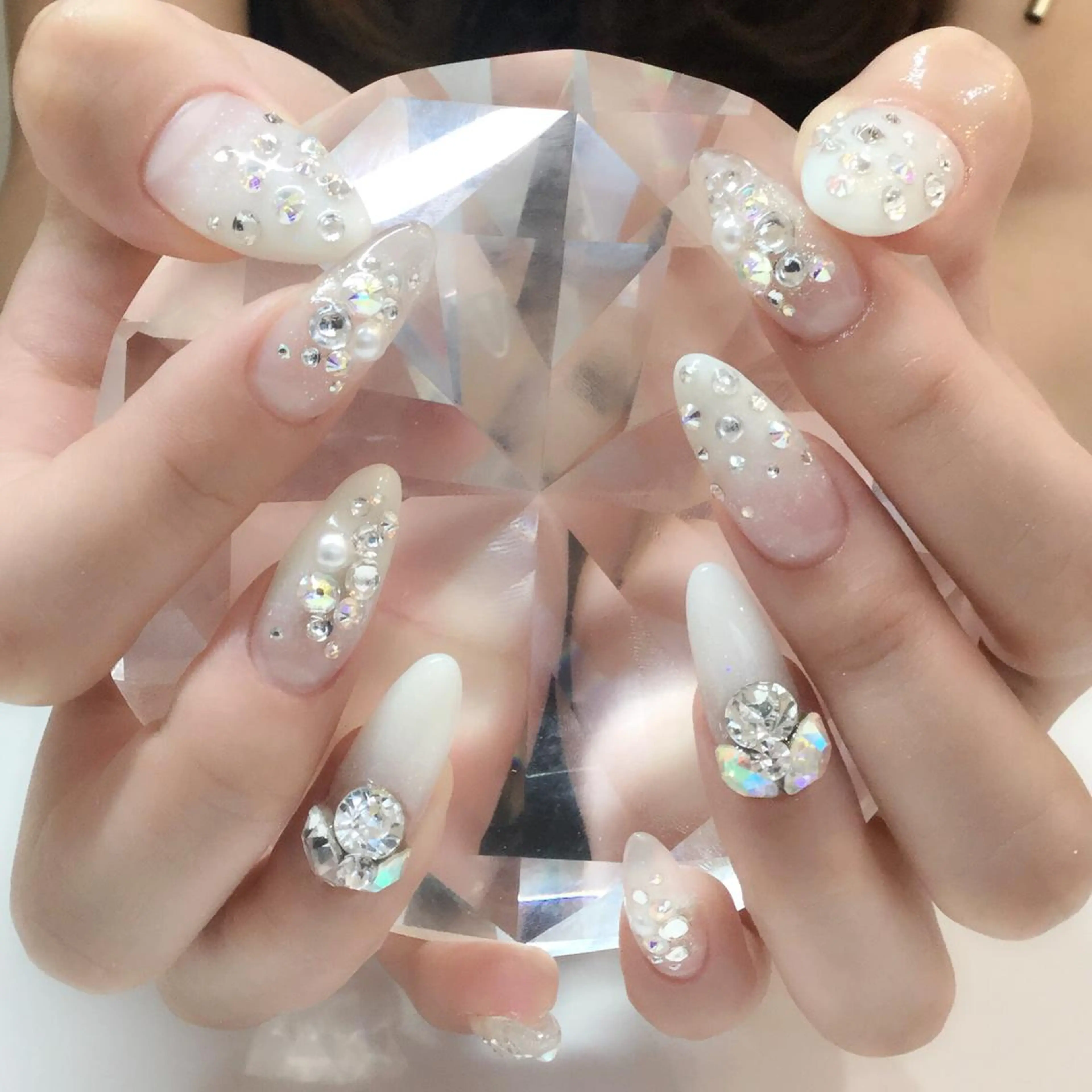 ネイル ストーンネイル nailsalon Mimiのネイルデザイン