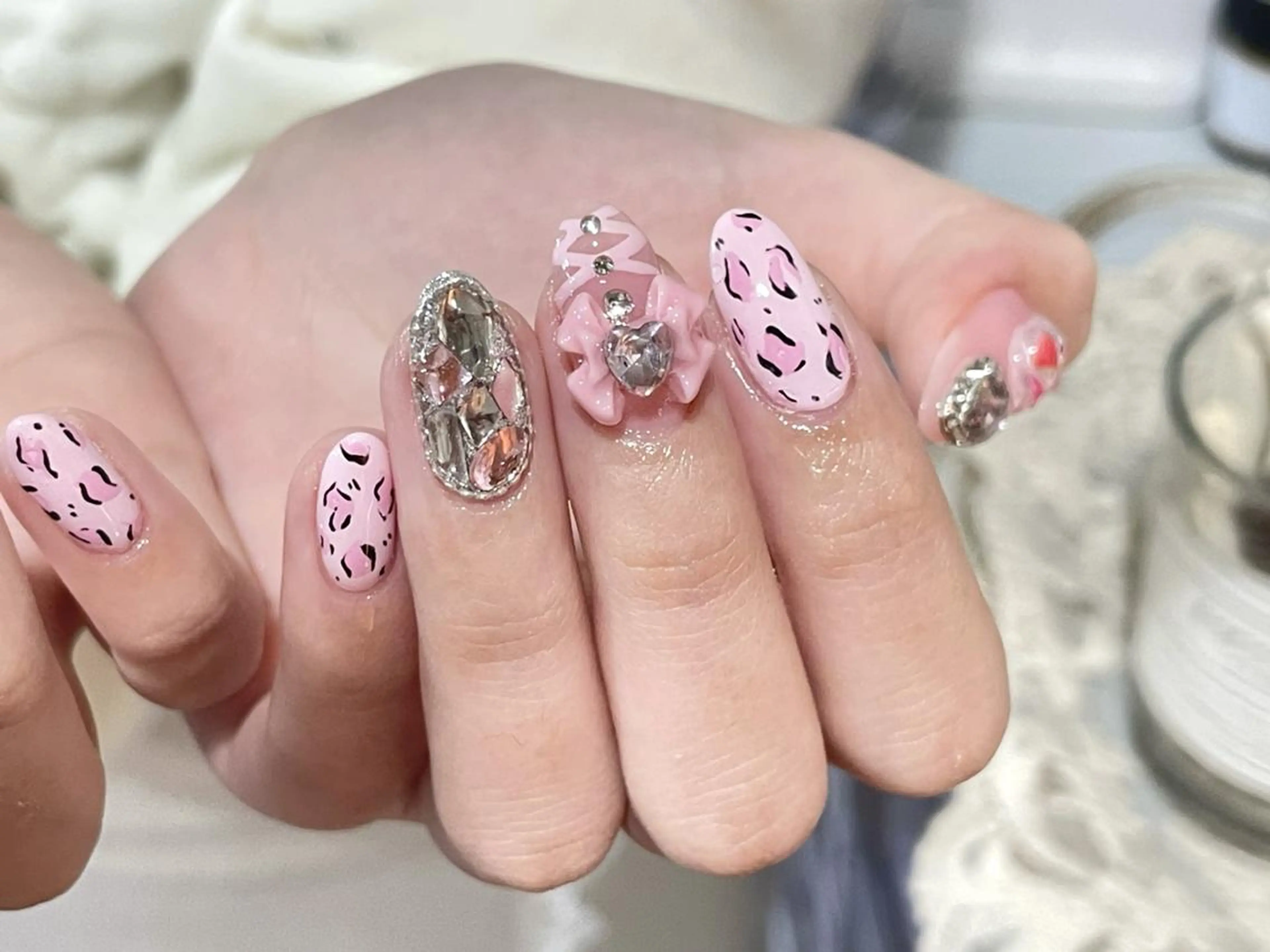 ネイル ジェルネイル キラキラネイル 韓国ネイル ラメ(グリッター) マグネットネイル One plus StudioNailのネイルデザイン