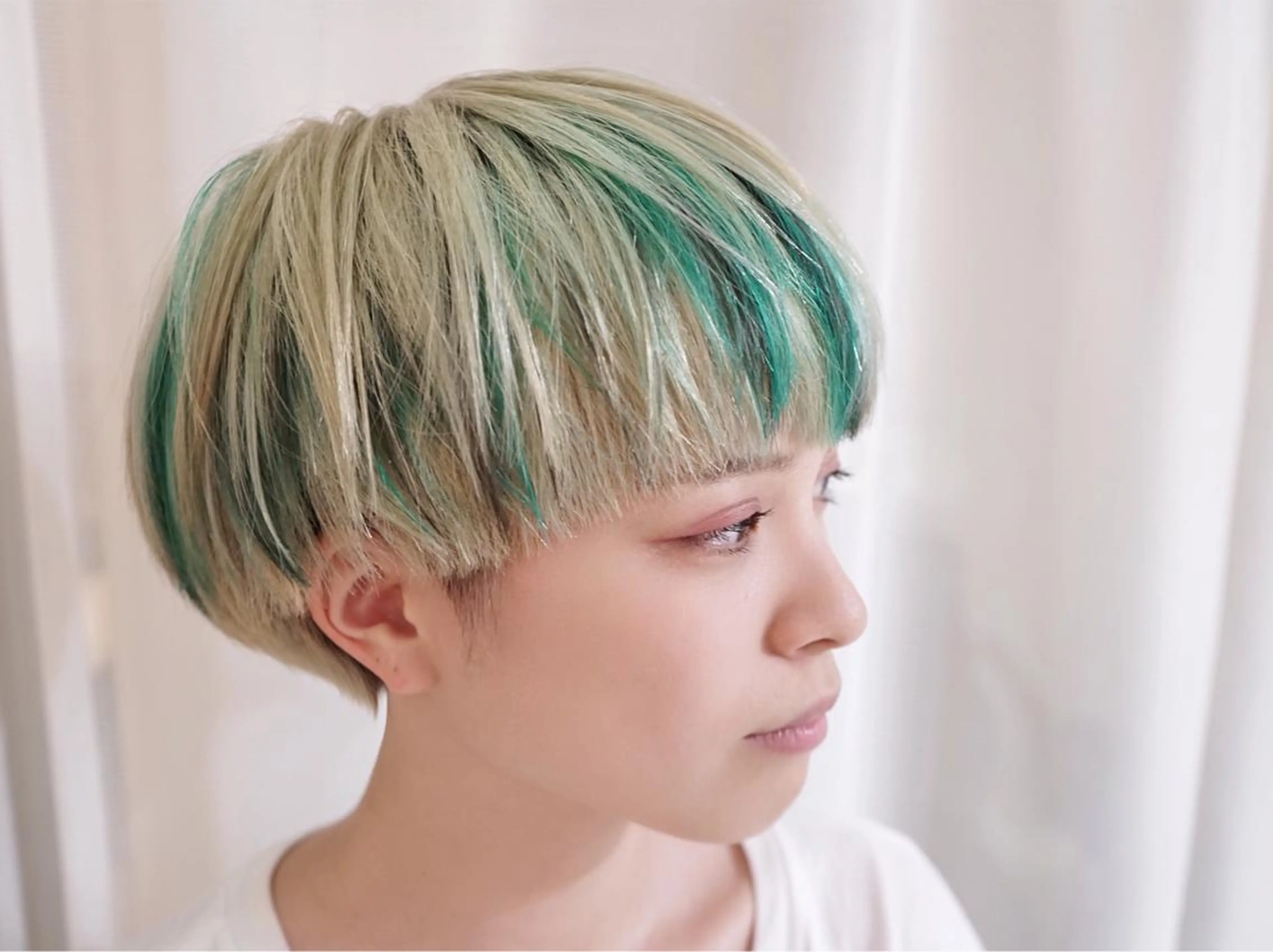 ショート カラー デザインカラー 花井 啓好のヘアスタイル