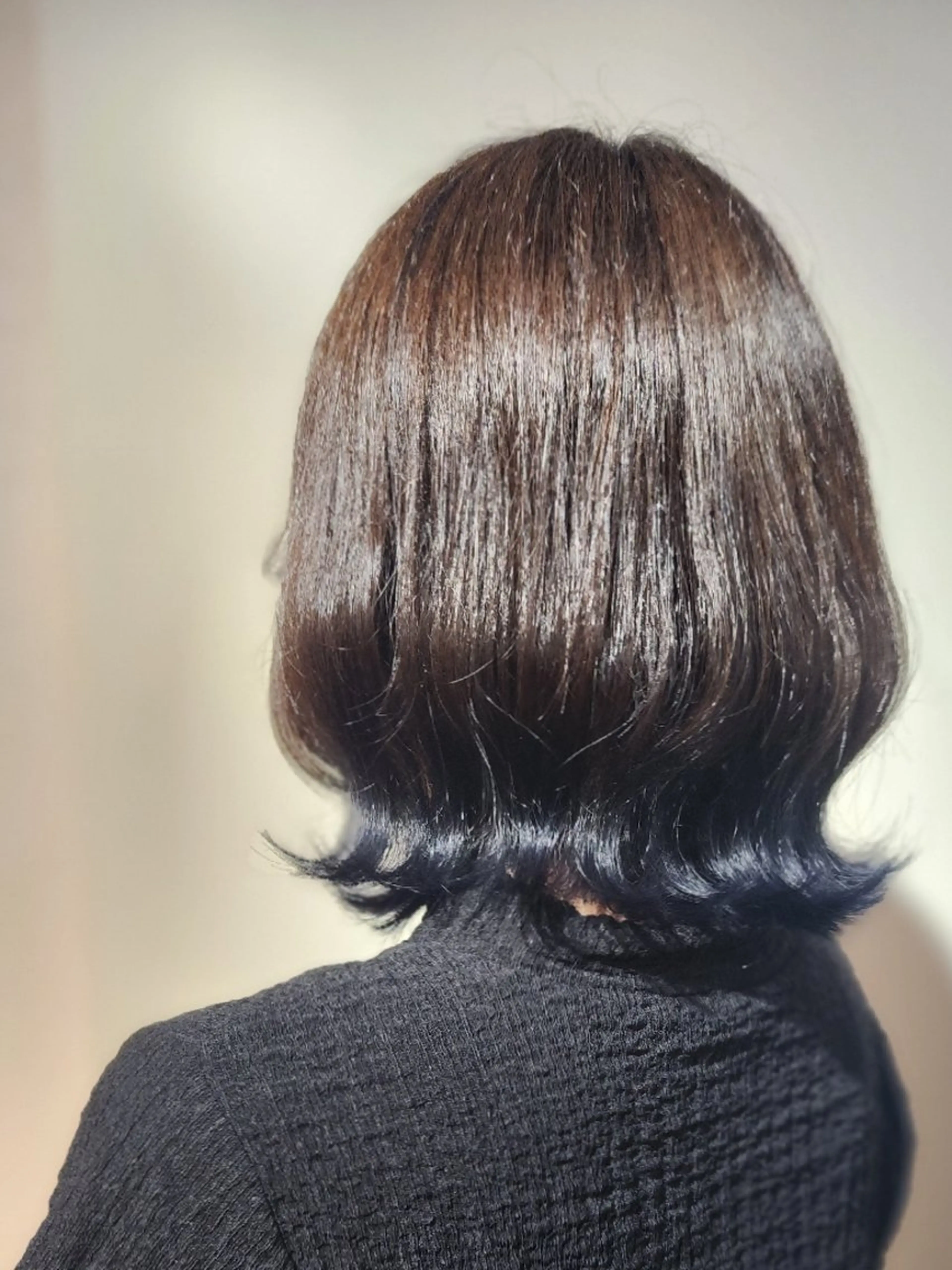 ショート カラー ブルーカラー ブラウンカラー グラデーションカラー シルバー 近藤 那果のヘアスタイル