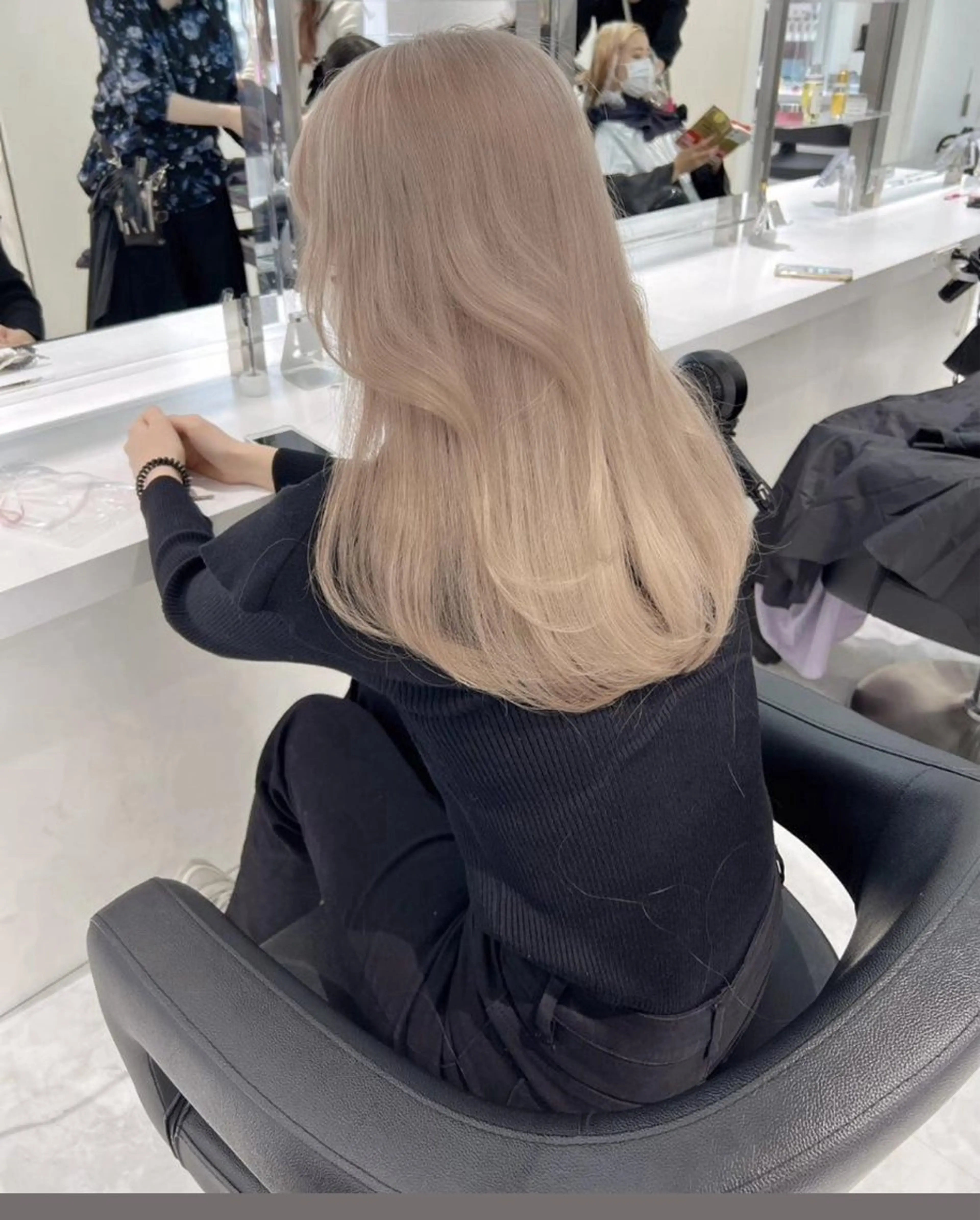 ロング ヘアカラー トリートメント ヘッドスパ ヘアセット 韓国ヘア/ブリーチ無 しWカラー/オリーブのヘアスタイル