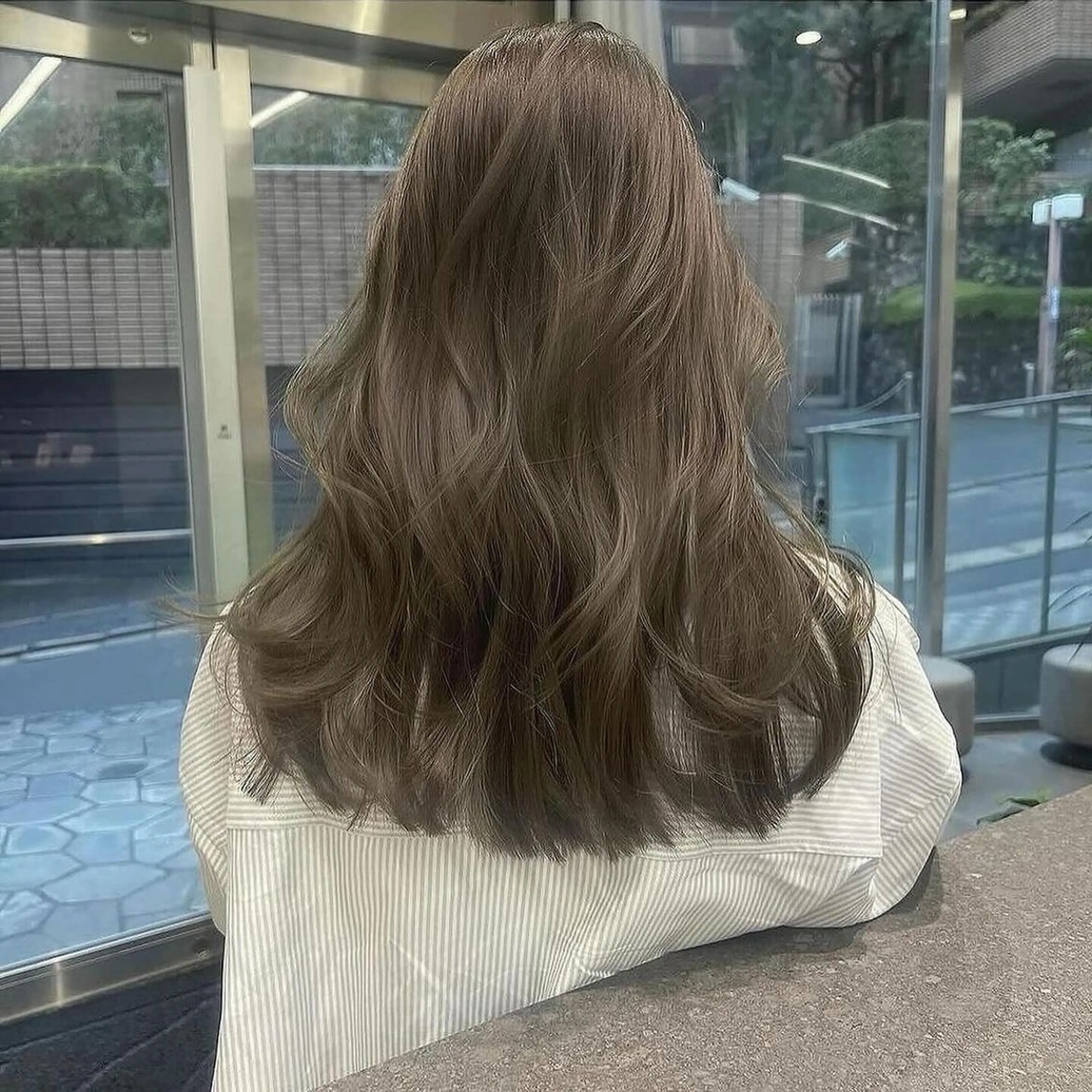 セミロング ヘアカラー ハイトーン|銀座 |めぐ🫧のヘアスタイル