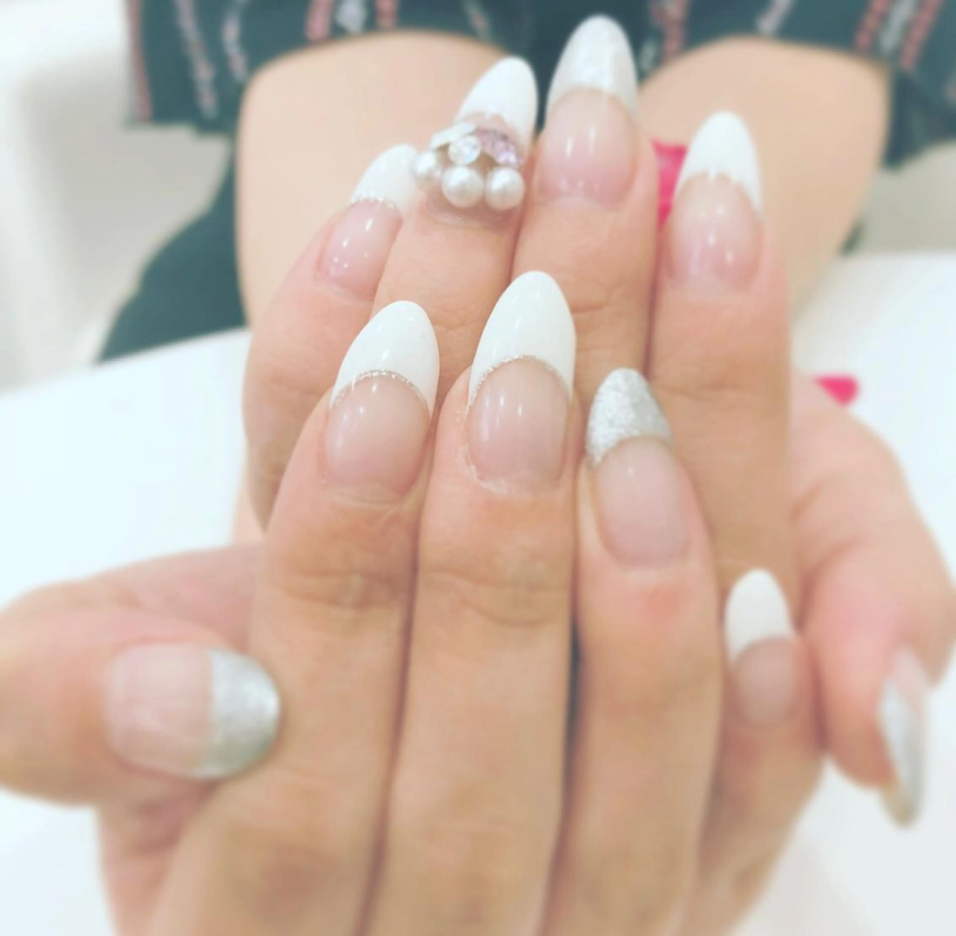 ネイル フレンチネイル ラメ(グリッター) ストーンネイル ~Chill~ あやねのネイルデザイン