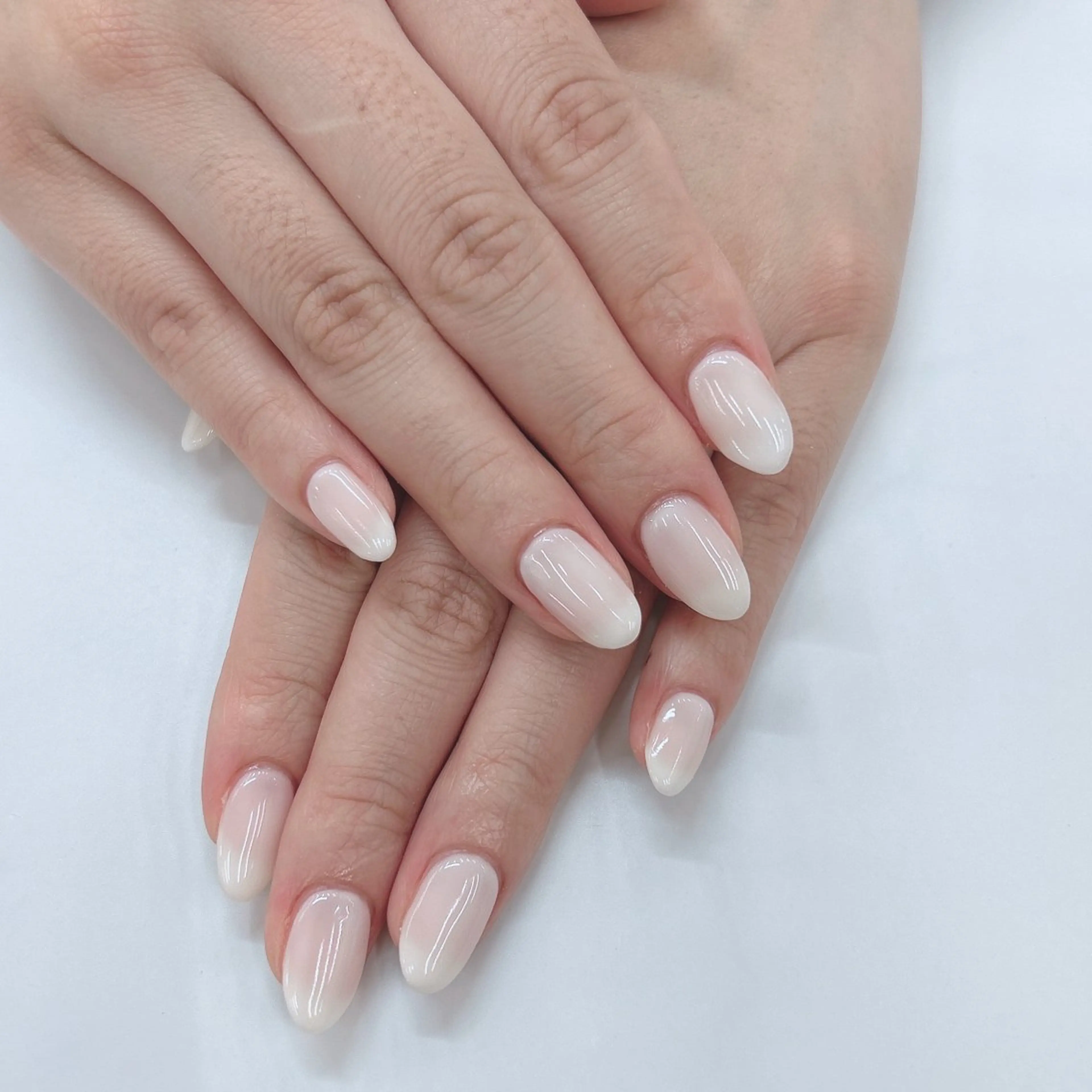 ネイル ホワイト MAXKELLY TSUGUMIのネイルデザイン