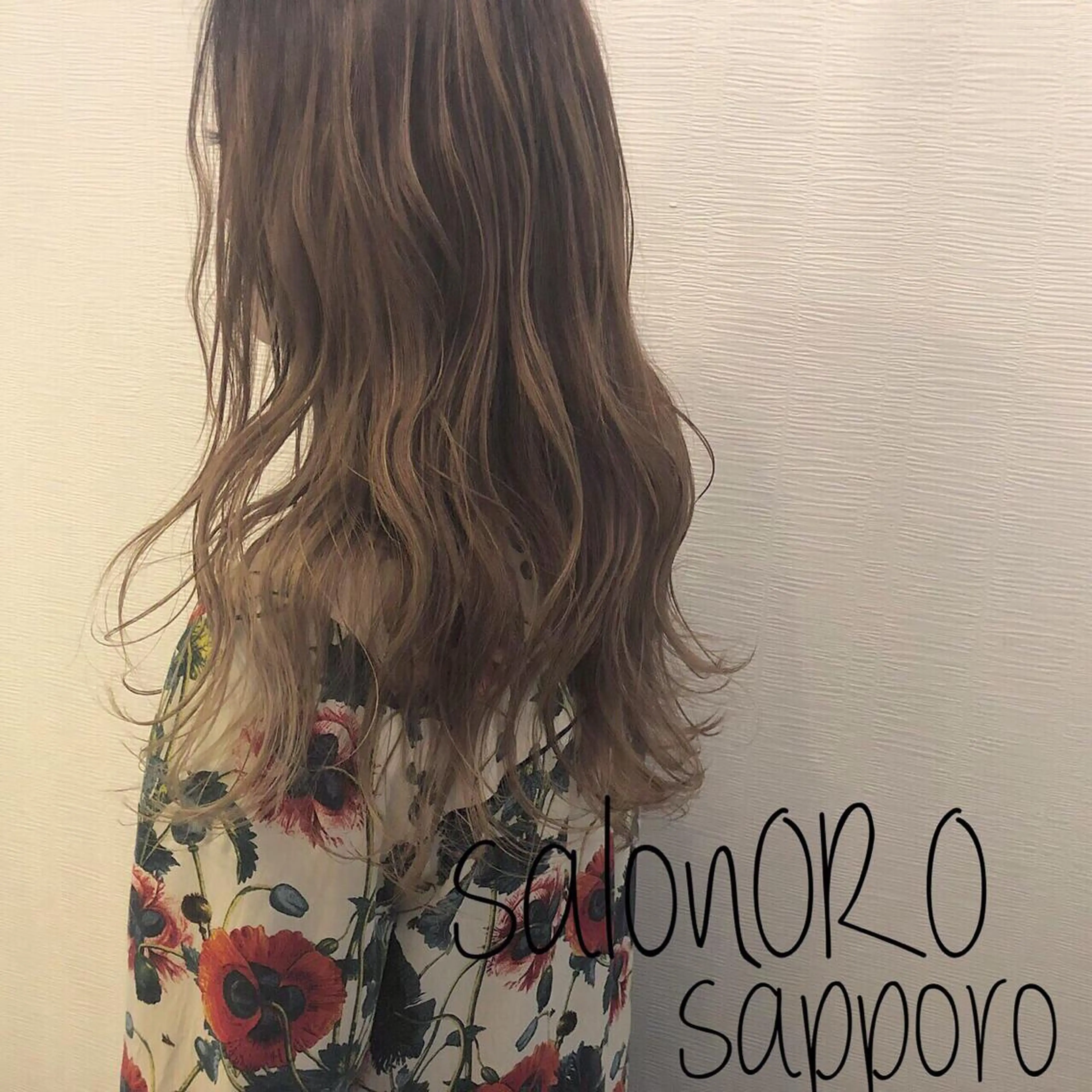 ロング カラー アッシュ ベージュカラー ブリーチ グラデーションカラー ミルクティーベージュ 池田 真由美のヘアスタイル