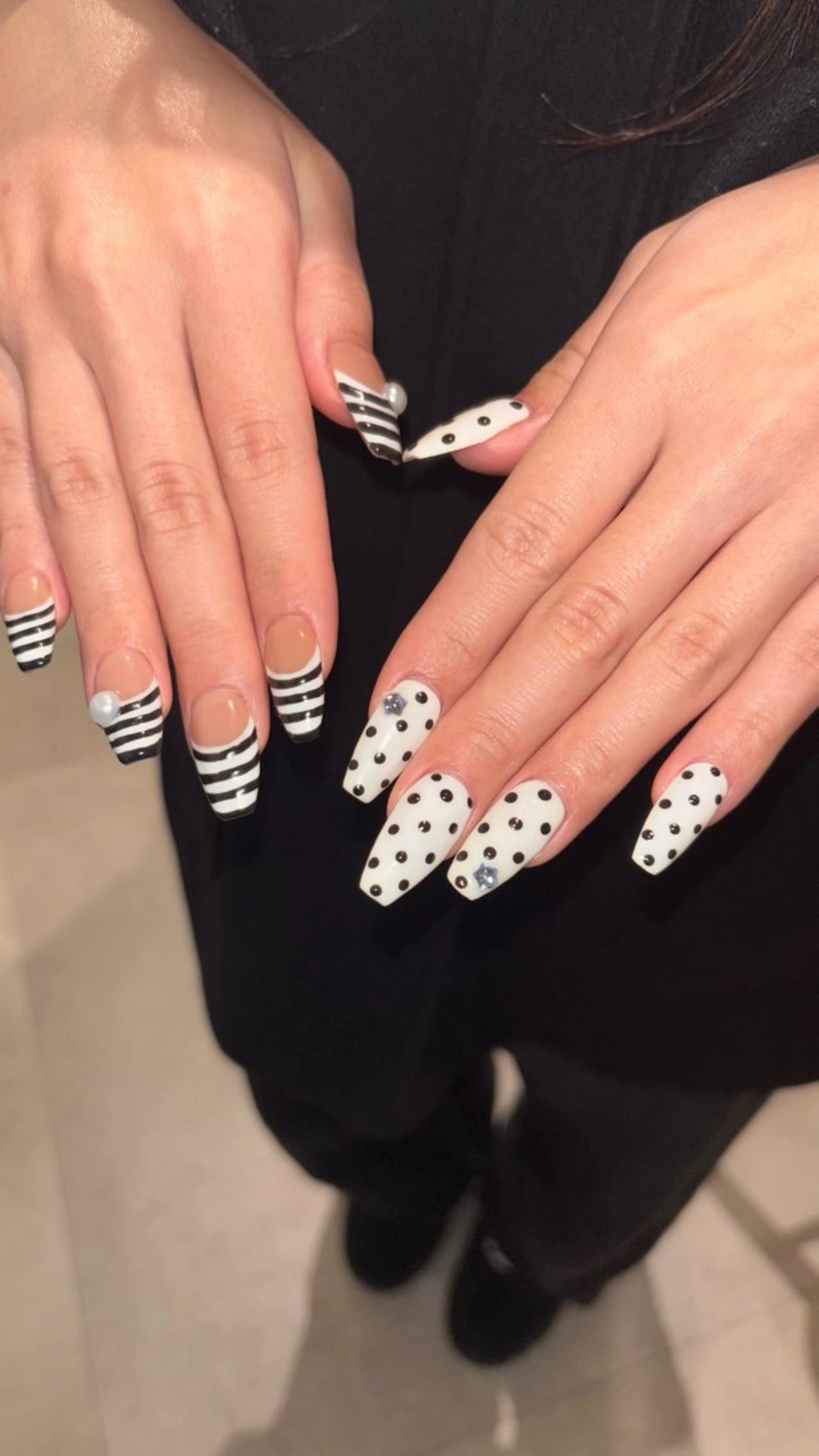 ネイル ボーダー ドット ハンドネイル 🐬Cxxu° Nail✝️のネイルデザイン