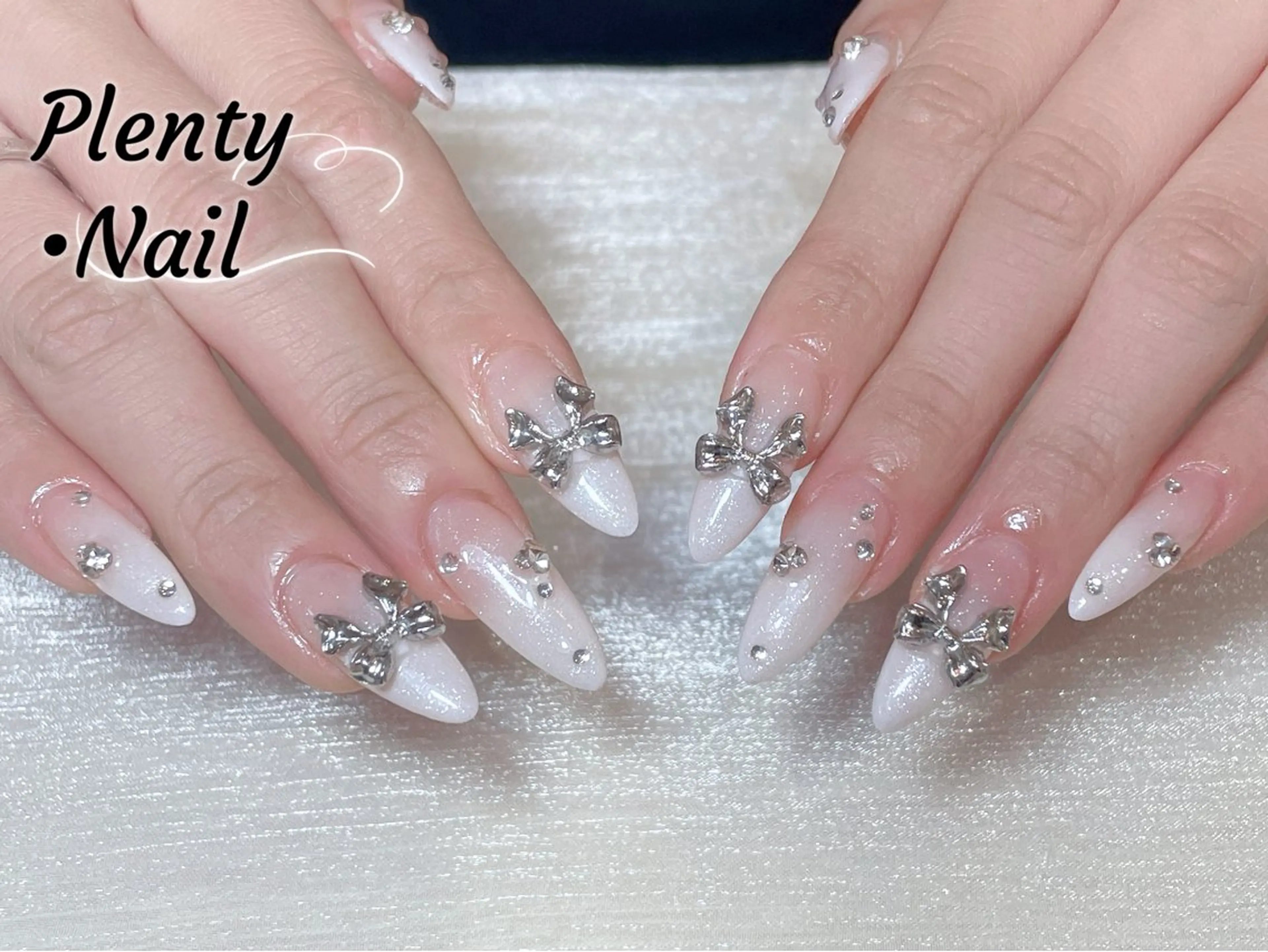 ネイル アートネイル オーロラネイル ガーリー キラキラネイル マグネットネイル Plenty Kokona🩷のネイルデザイン