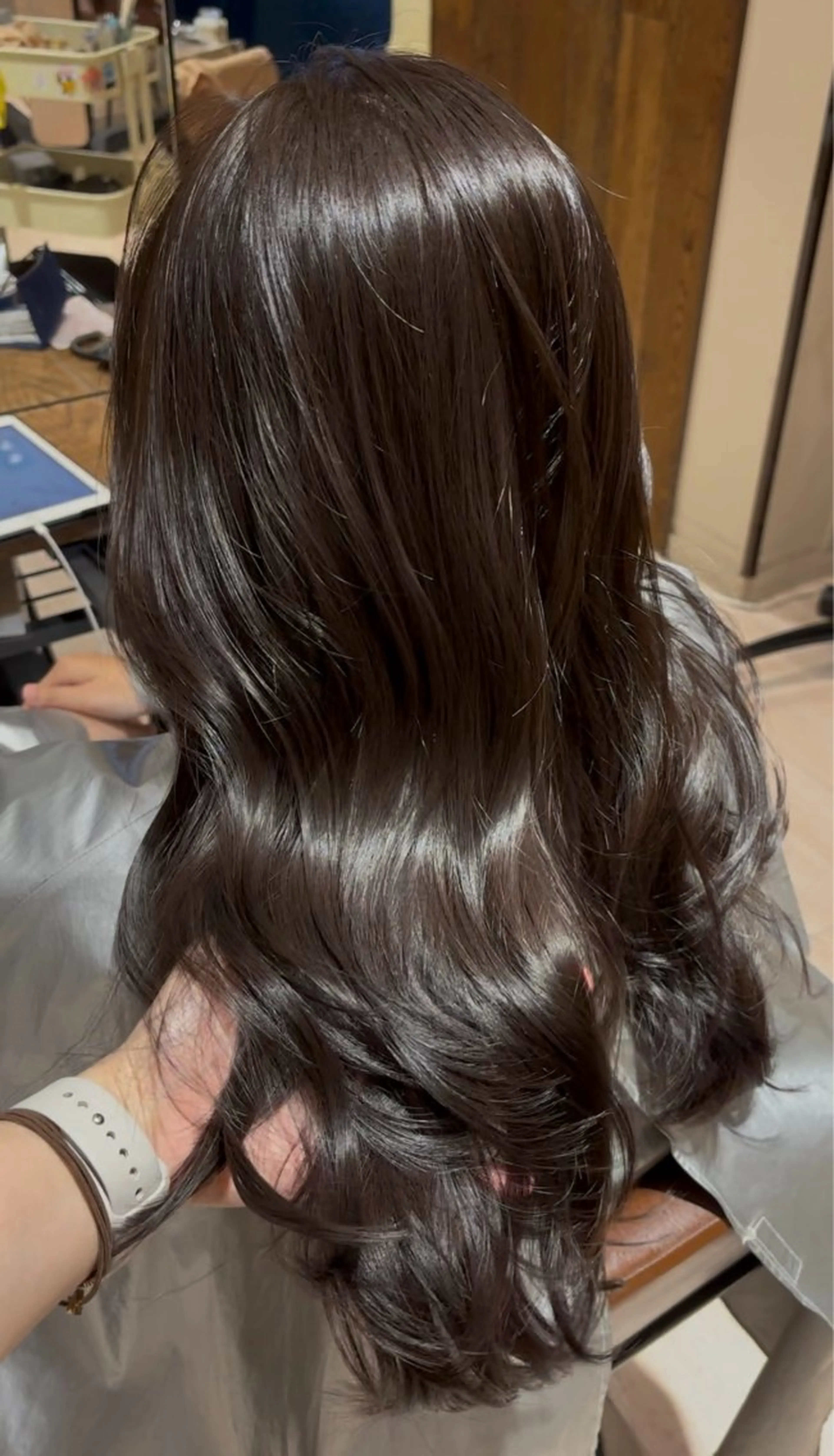 セミロング カラー アッシュ 透明感カラー オレンジ くびれヘア レイヤーカット 穂積 未優のヘアスタイル
