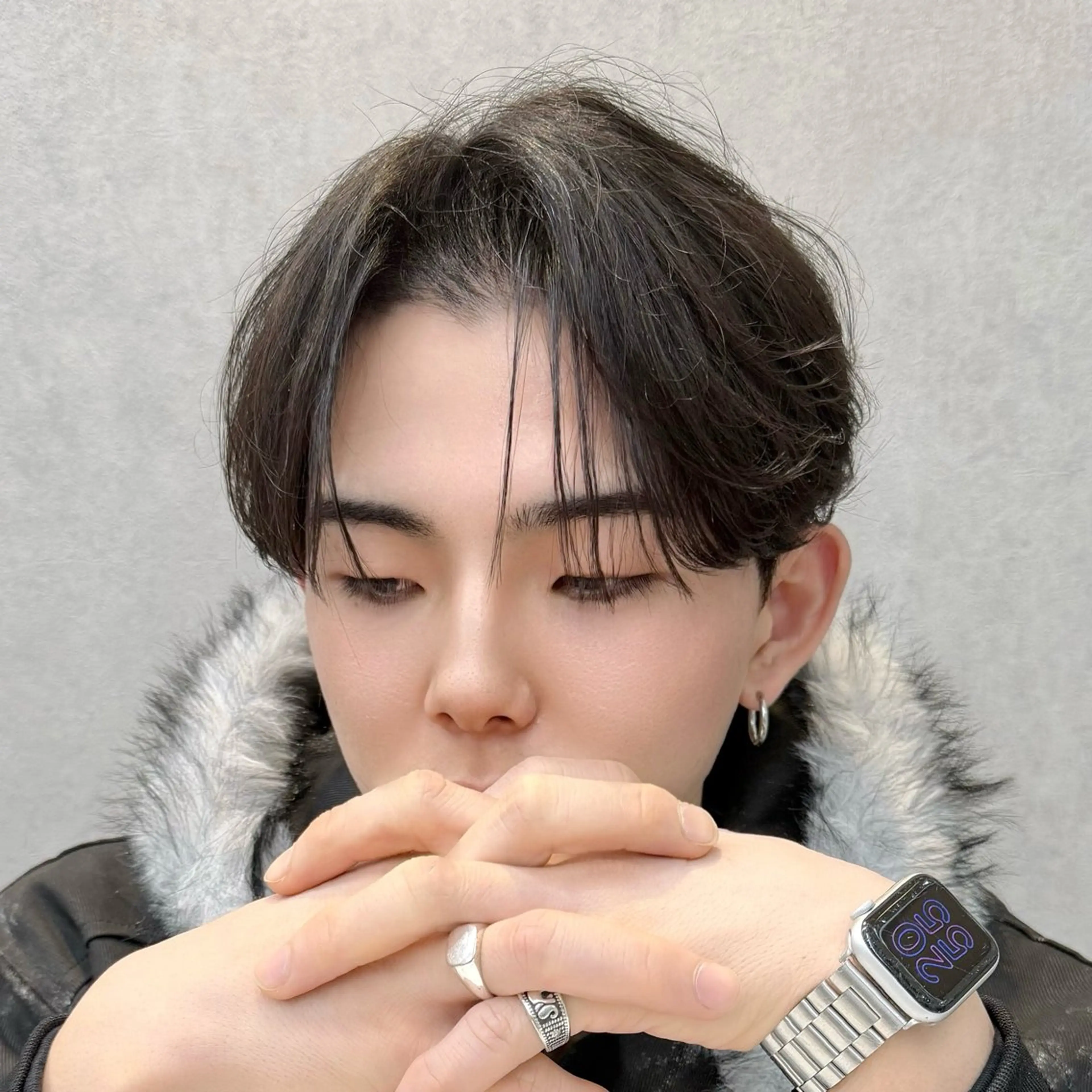 ミディアム メンズ センターパート フェザー/ゆるふわ パーマ/鐘ヶ江 航青のヘアスタイル