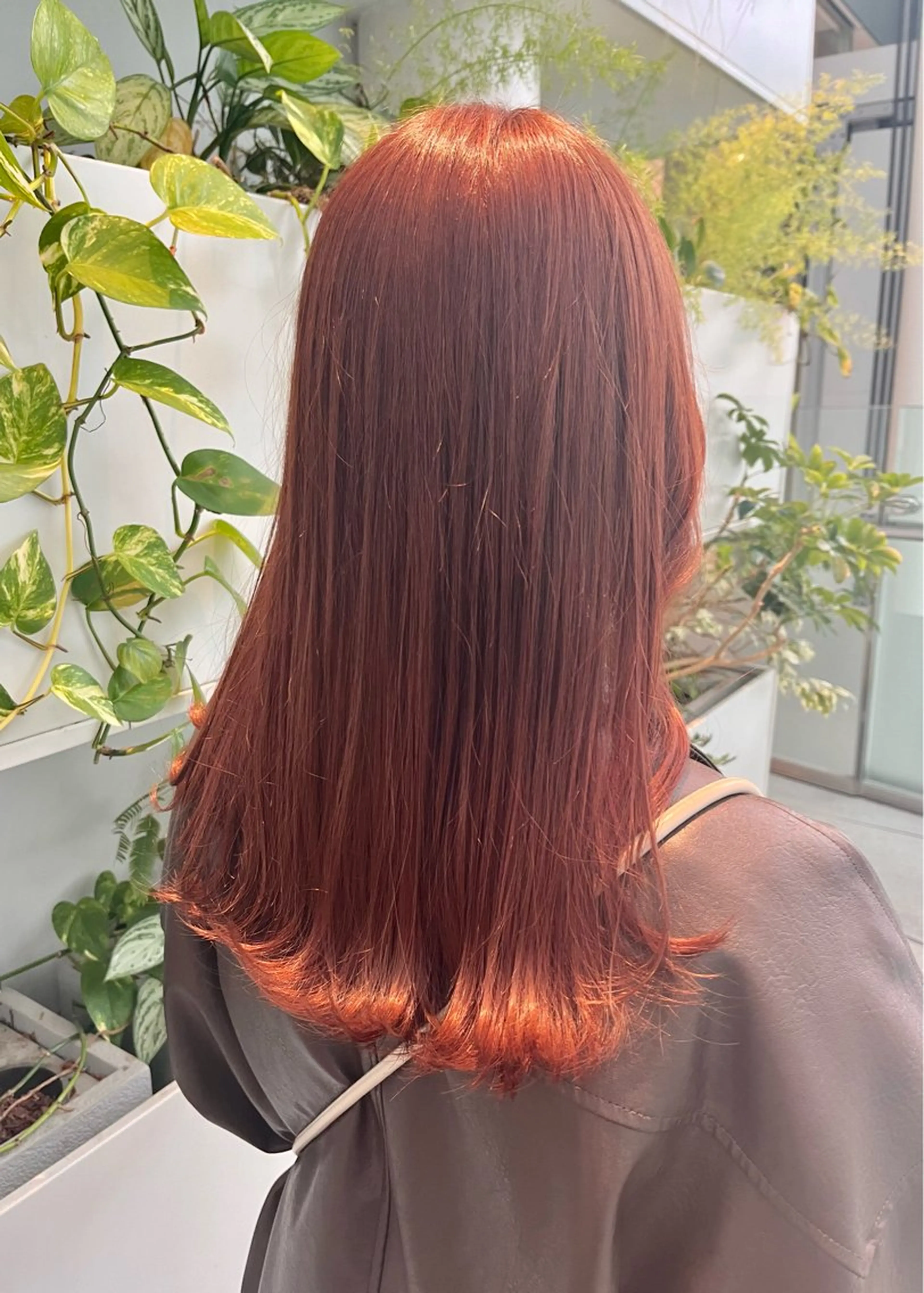 セミロング カラー ブリーチ オレンジ ピンクカラー くさかみさき🌼暖色 /耳つぼ/オタク🌼のヘアスタイル