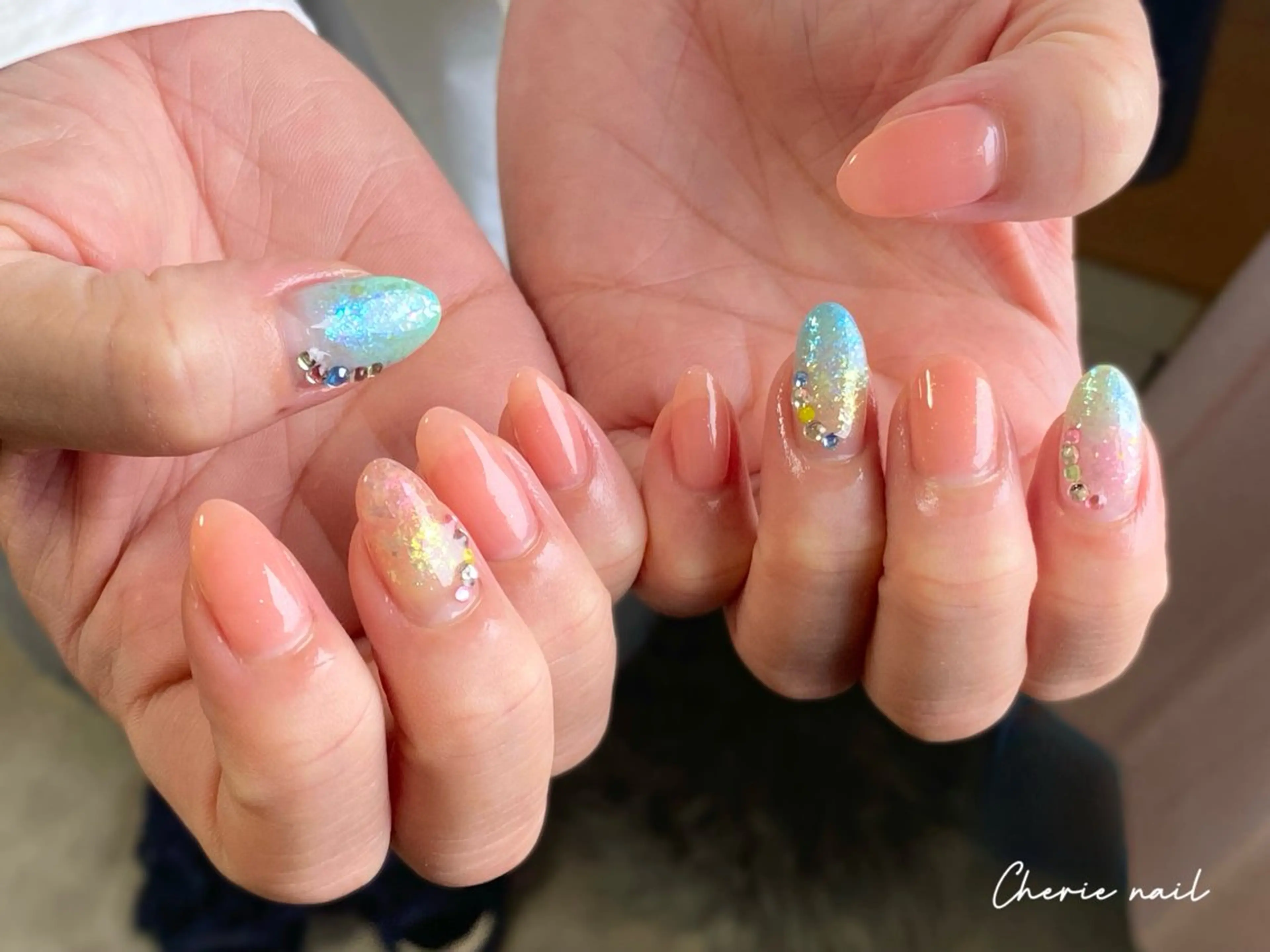 ネイル オーロラネイル ジェルネイル グラデーション キラキラネイル ピンク Cherienail yunaのネイルデザイン