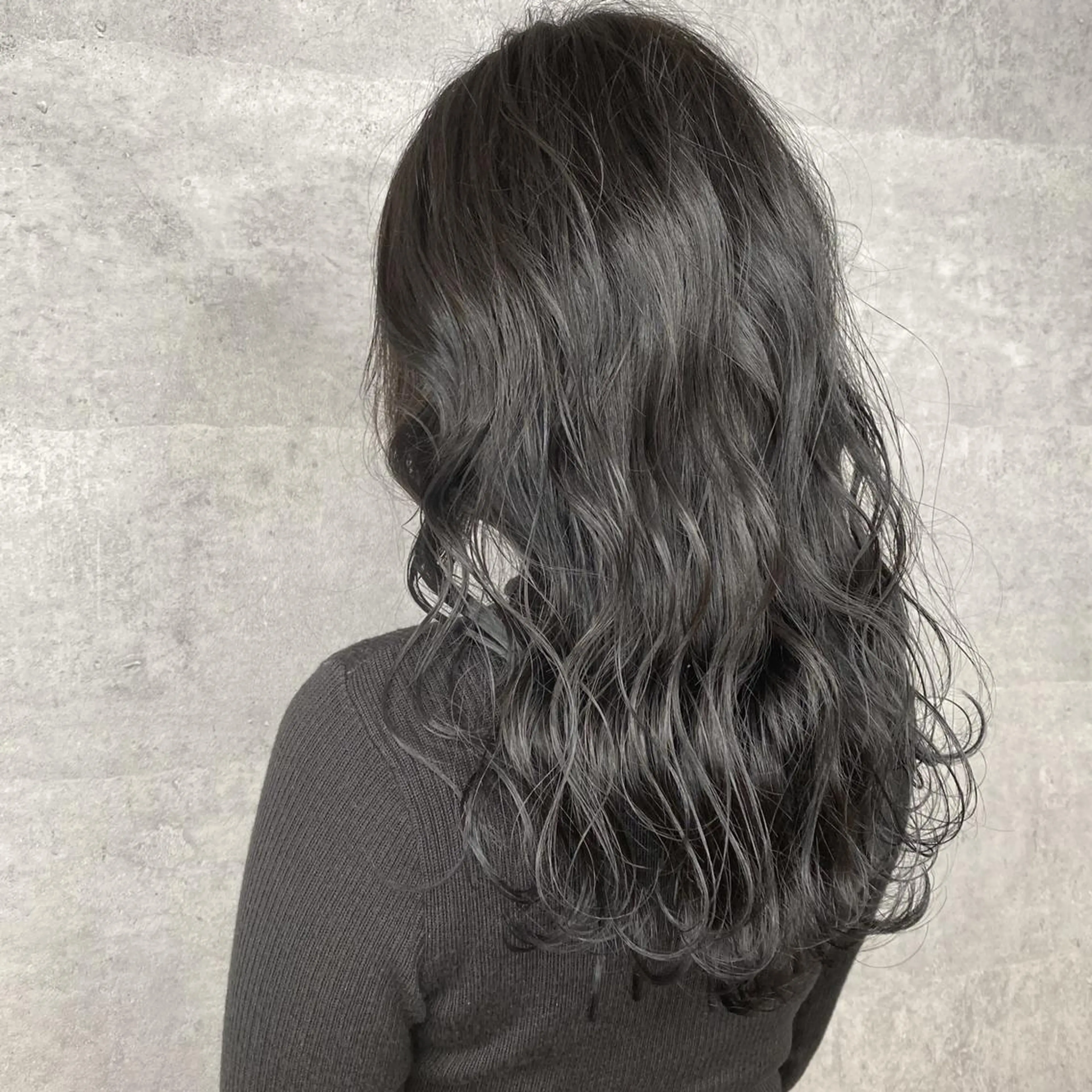 セミロング カラー _WHITE 天王寺のヘアスタイル