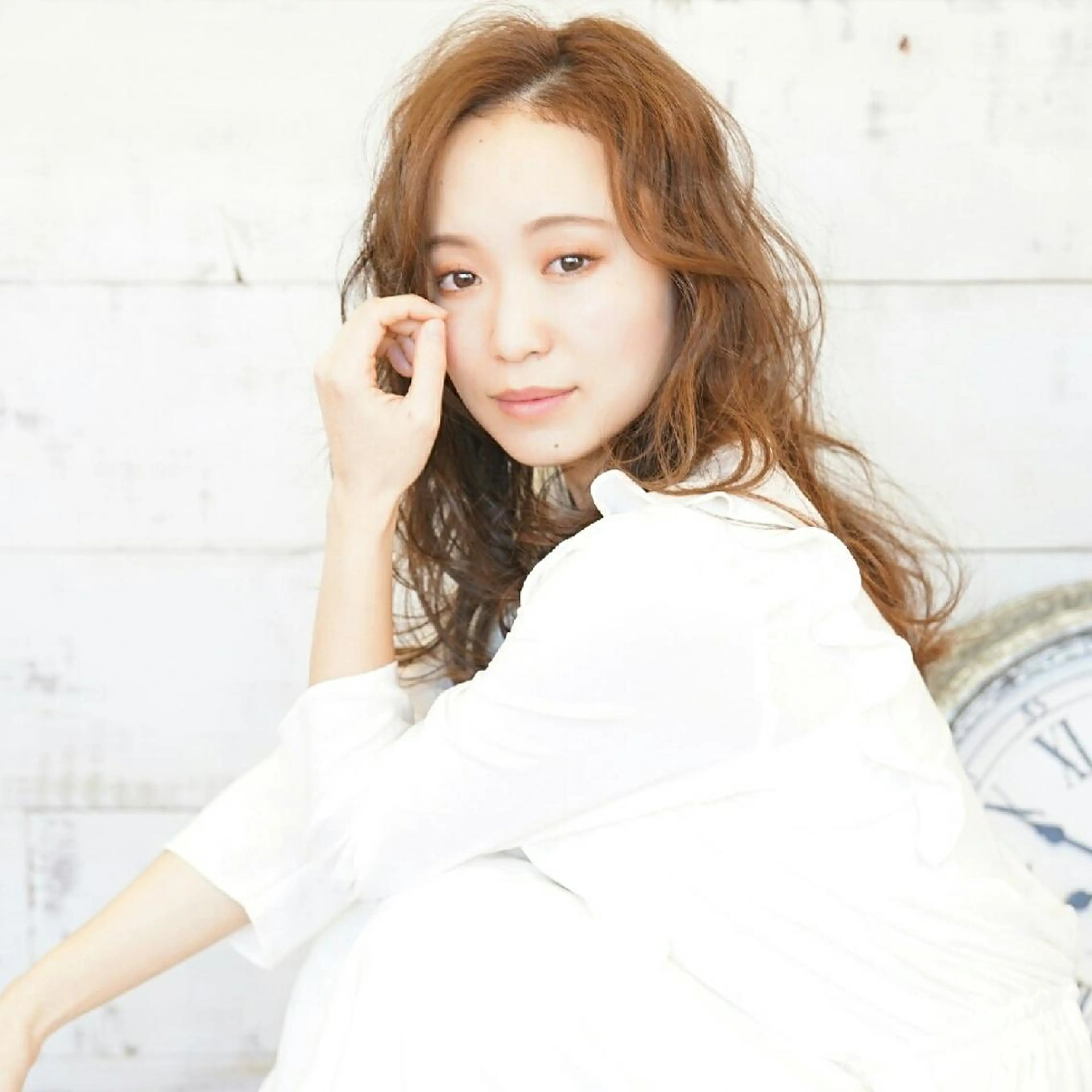 ミディアム カラー パーマ ヘアアレンジ 韓国風レイヤー ハイトーンRYOTAのヘアスタイル