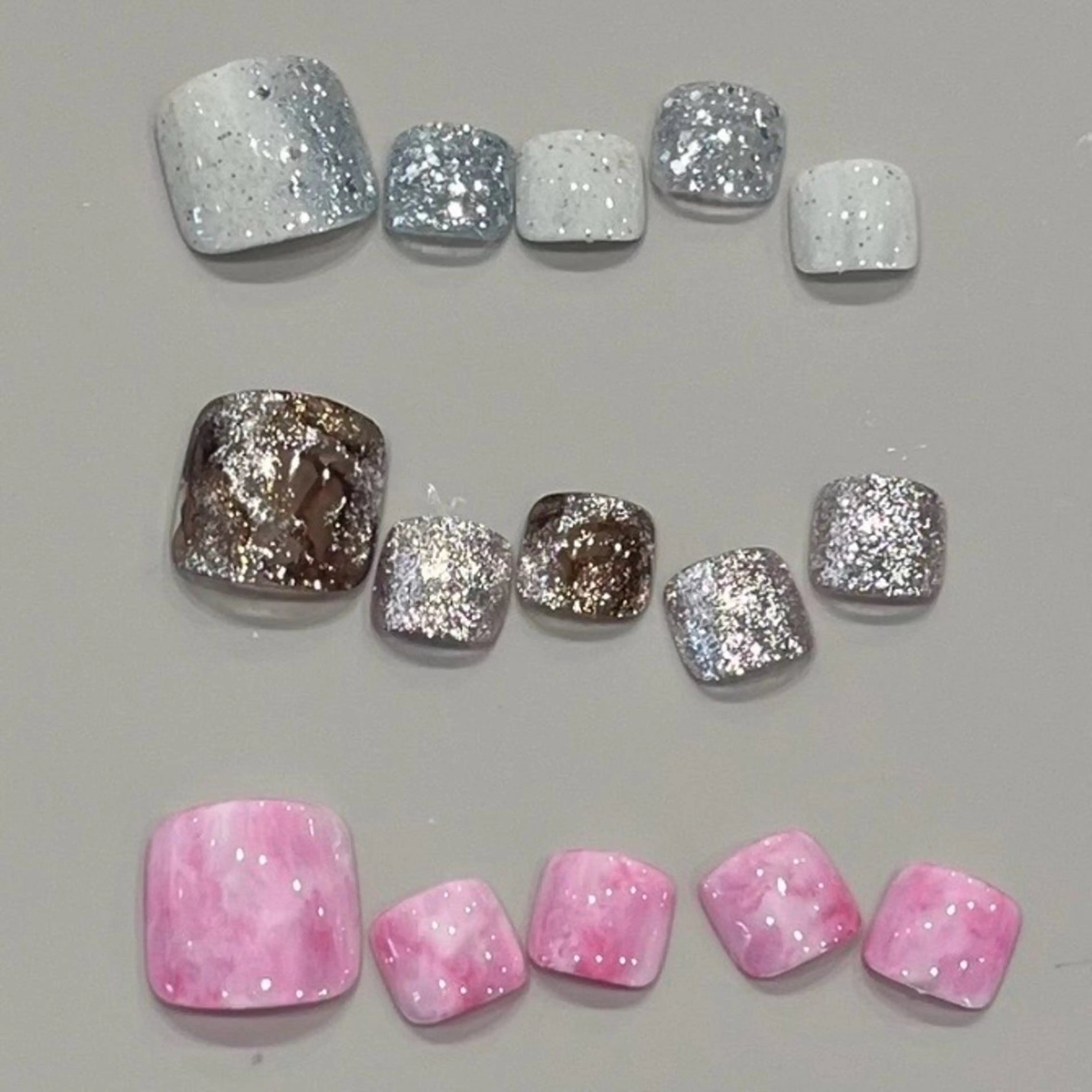 ネイル HERE'Re tomokaꪔ̤̮のネイルデザイン