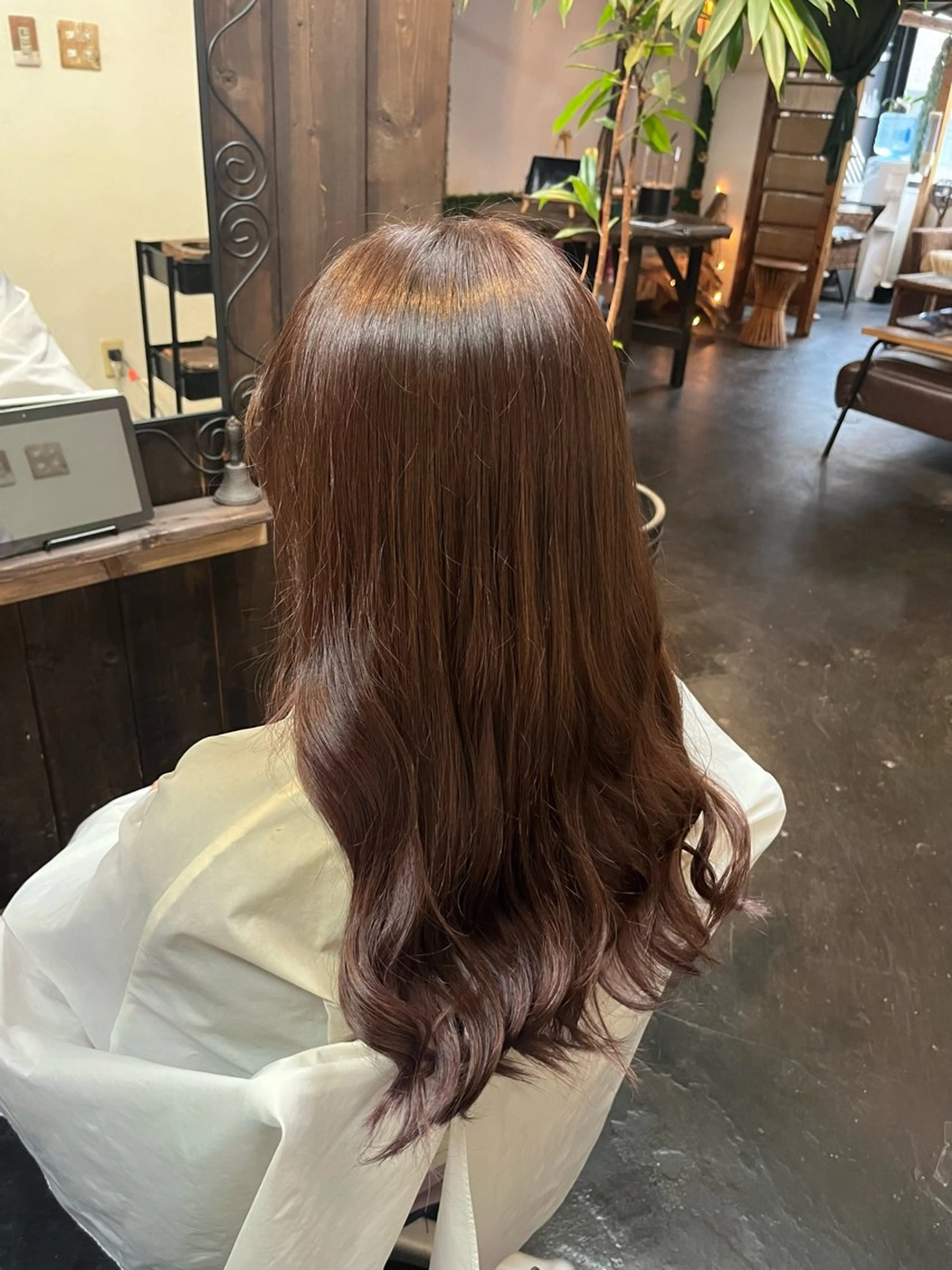 カラー ヘアカラー 秋本 由愛のヘアスタイル