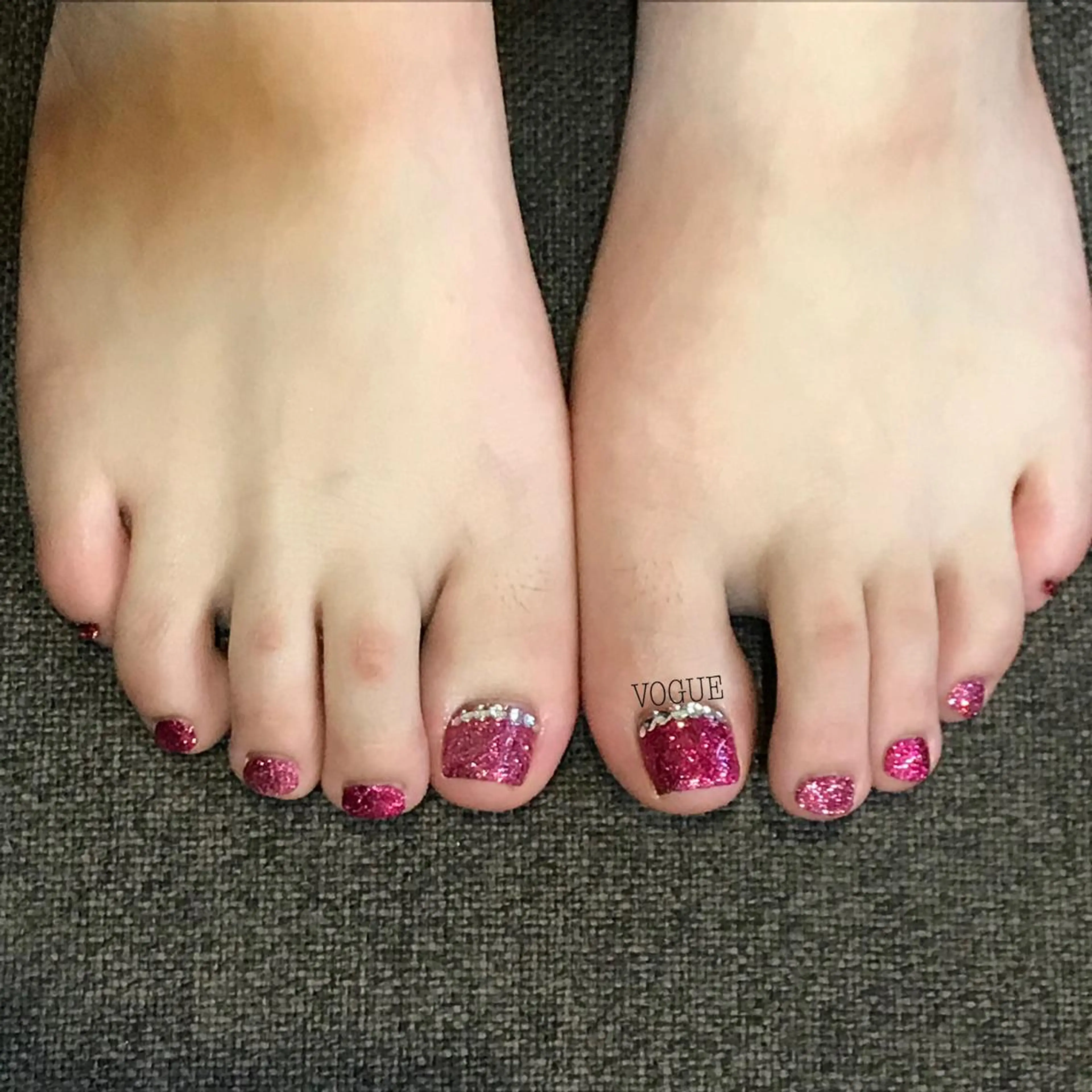 ネイル フットネイル ジェルネイル ワンカラーネイル ピンク ストーンネイル VOGUE ×SWANのネイルデザイン