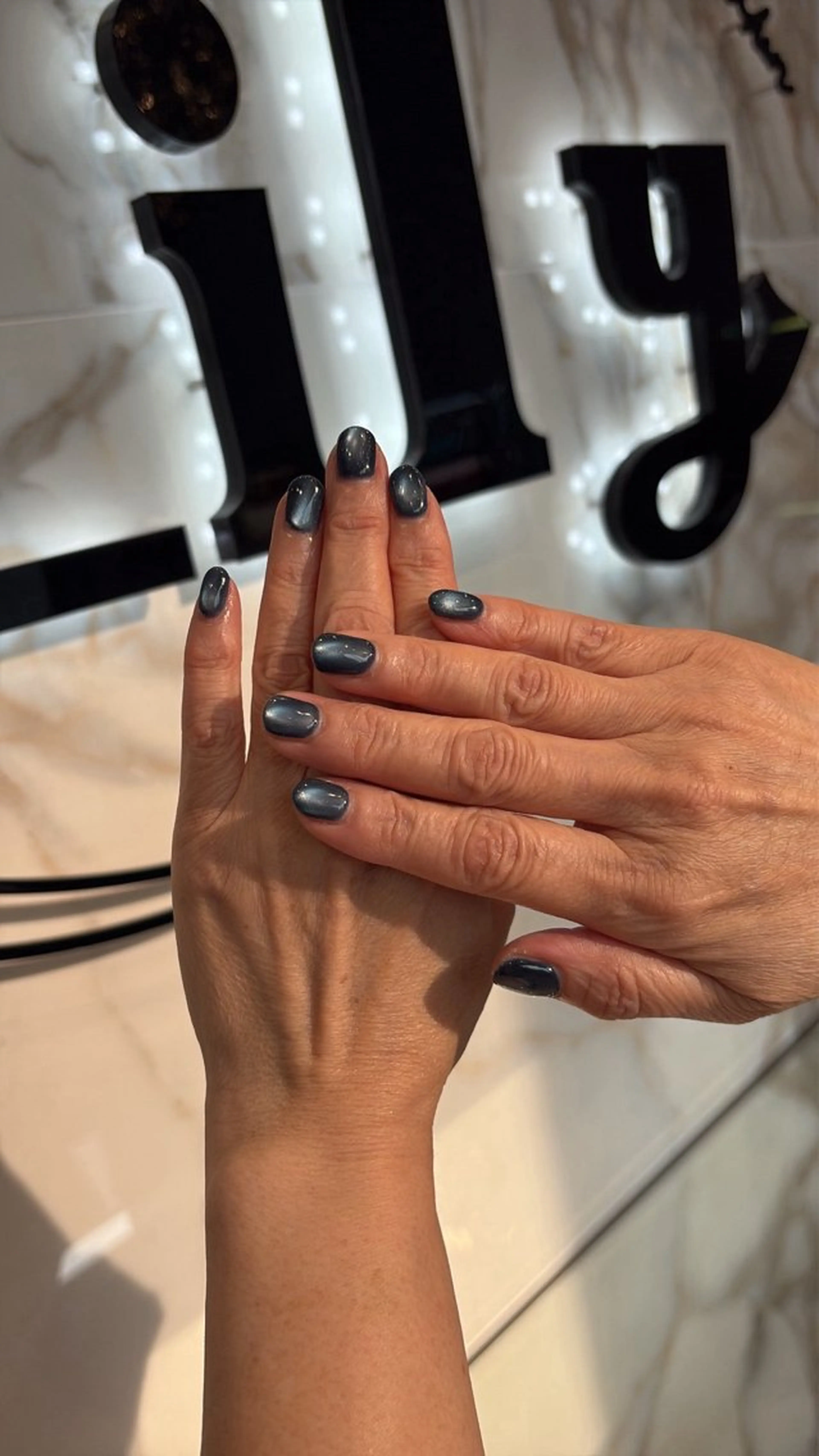 ネイル マグネットネイル ネイビー ミズノ マユのネイルデザイン