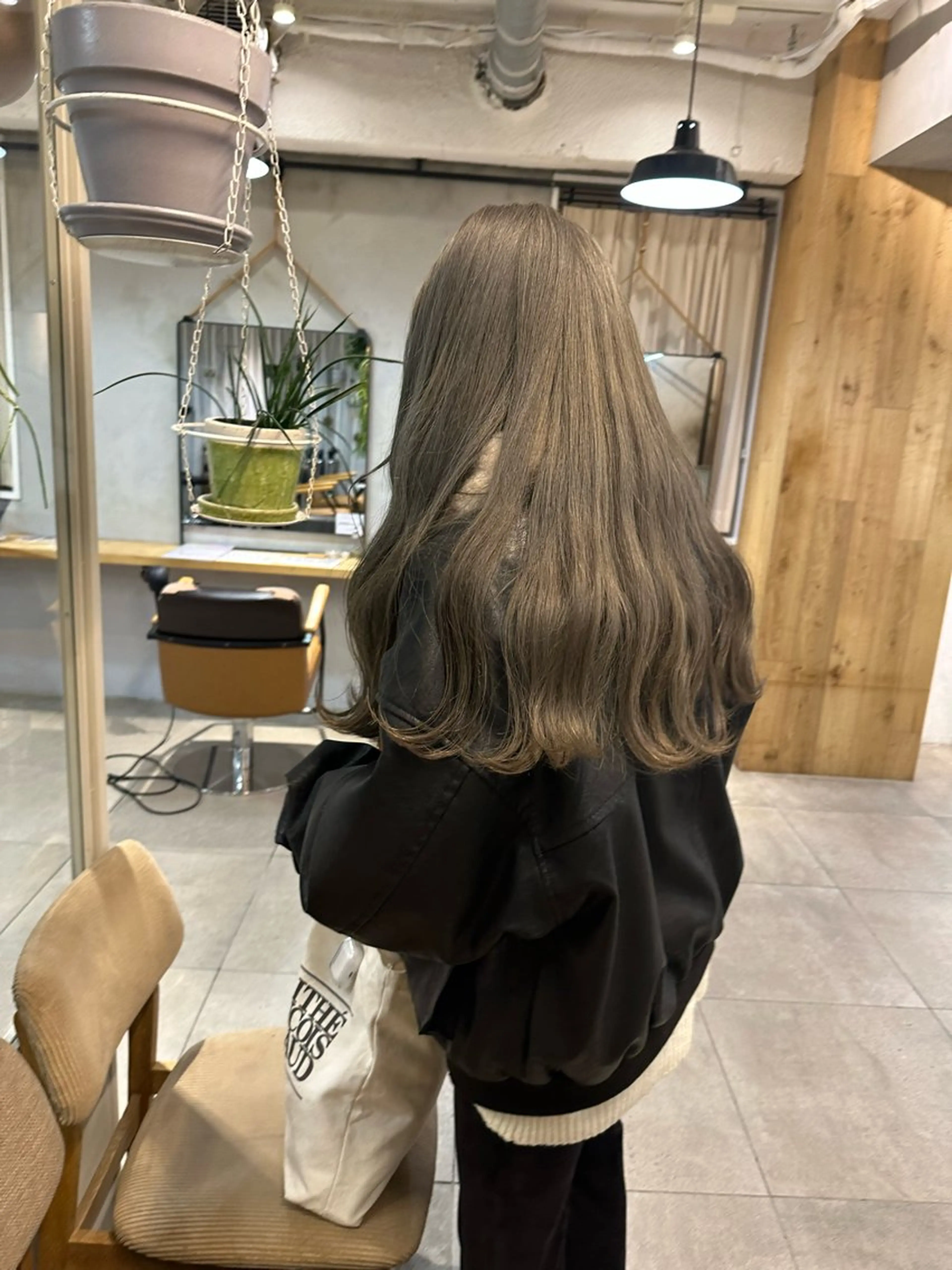 ロング カラー ブリーチ グレージュ ハイトーンカラー ブリーチなしカラー オリーブグレージュ カット ヘアカラー トリートメント REINA☁️透明感 カラー/ぷつっと♡のヘアスタイル