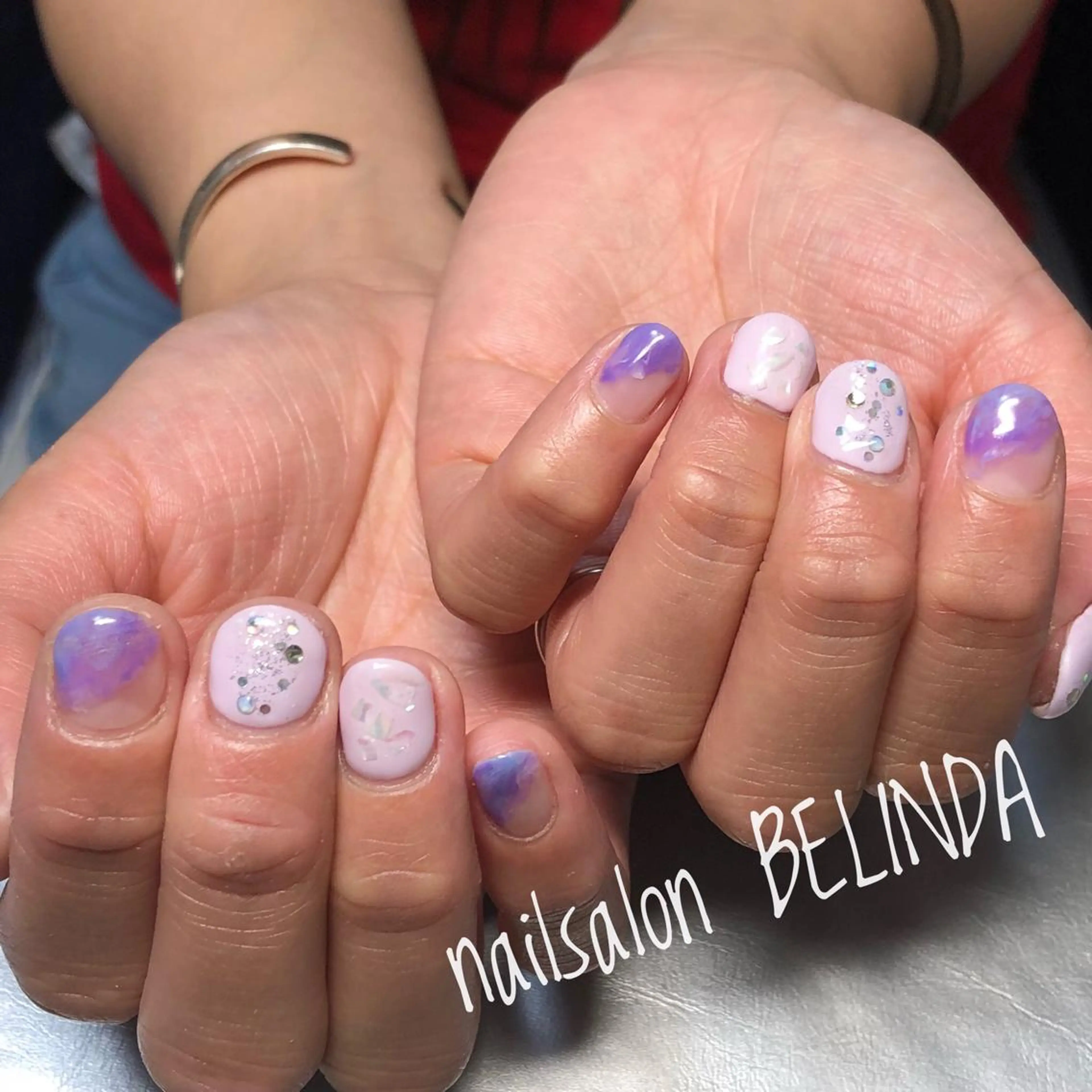 ショート ネイル 大理石ネイル(マーブル) ニュアンスネイル オフィスネイル ハンドネイル 毛利 ゆりあのエステ・リラクイメージ