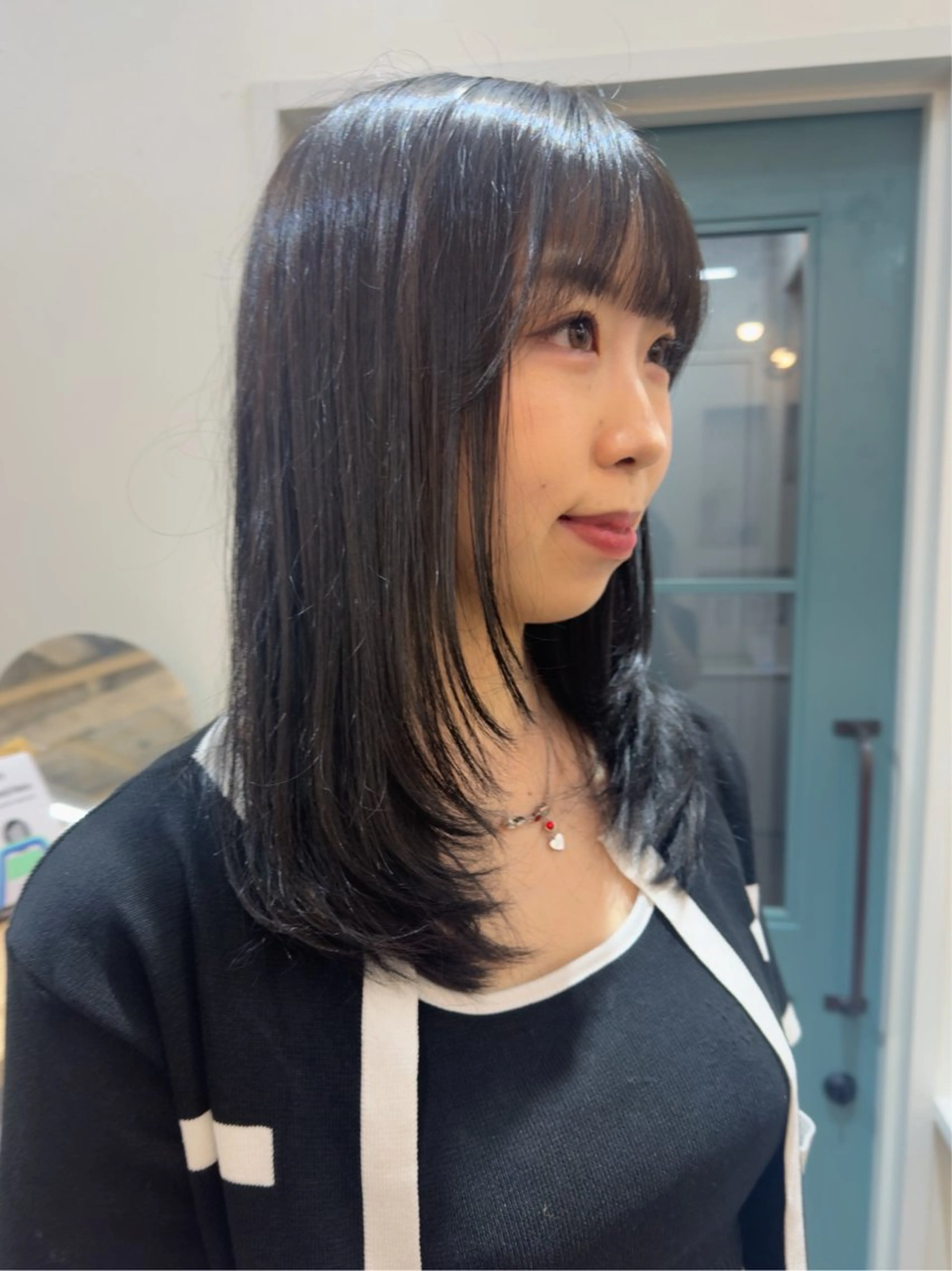 ミディアム ミディアムレイヤー レイヤーカット カット ヘアカラー トリートメント レイヤー/顔周り /いいぬまみかのヘアスタイル