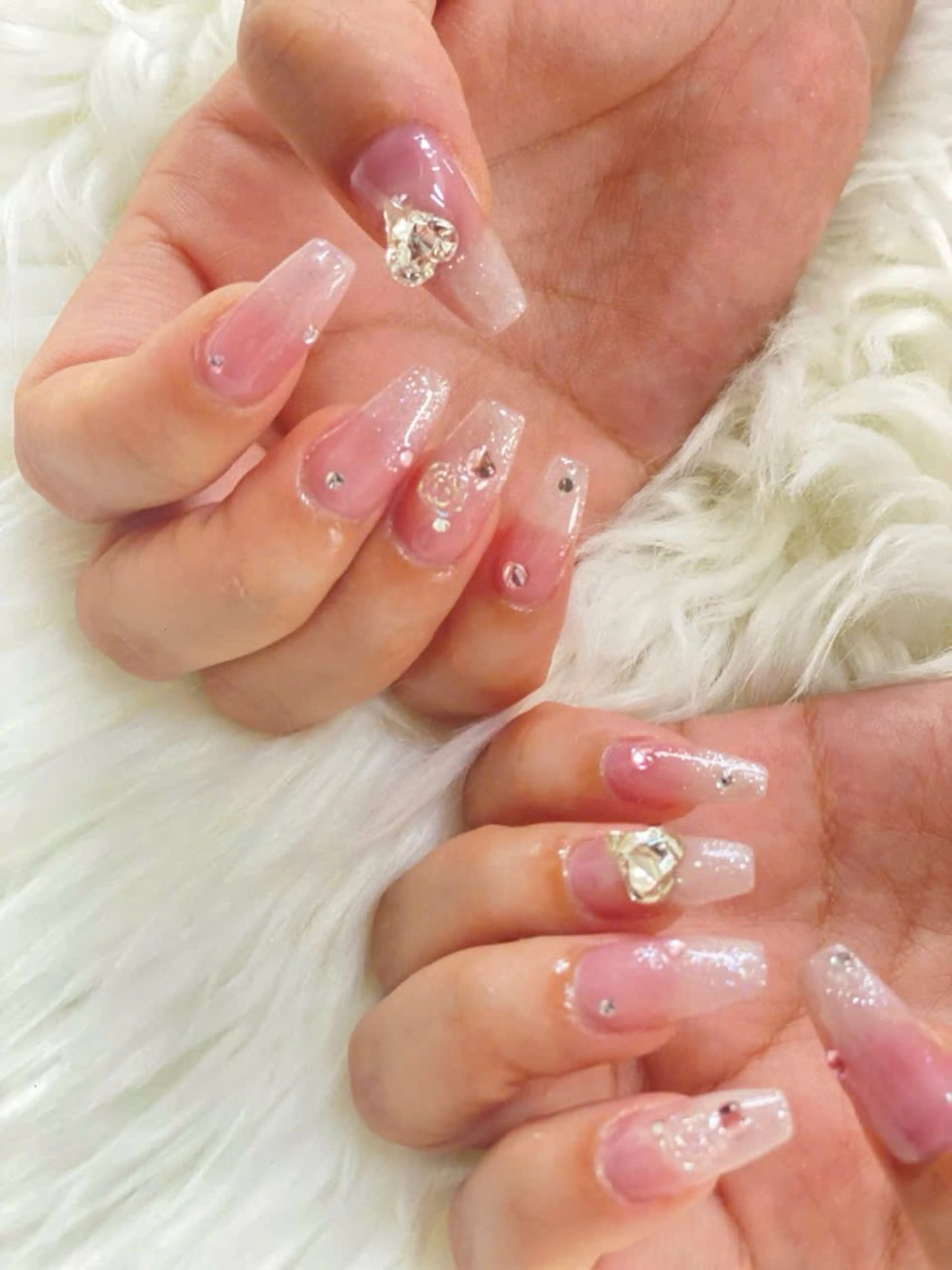 ネイル フレンチネイル グラデーション キラキラネイル 韓国ネイル マグネットネイル ハンドネイル ハンドケア Hara Nail 【パラジェル使用】のネイルデザイン