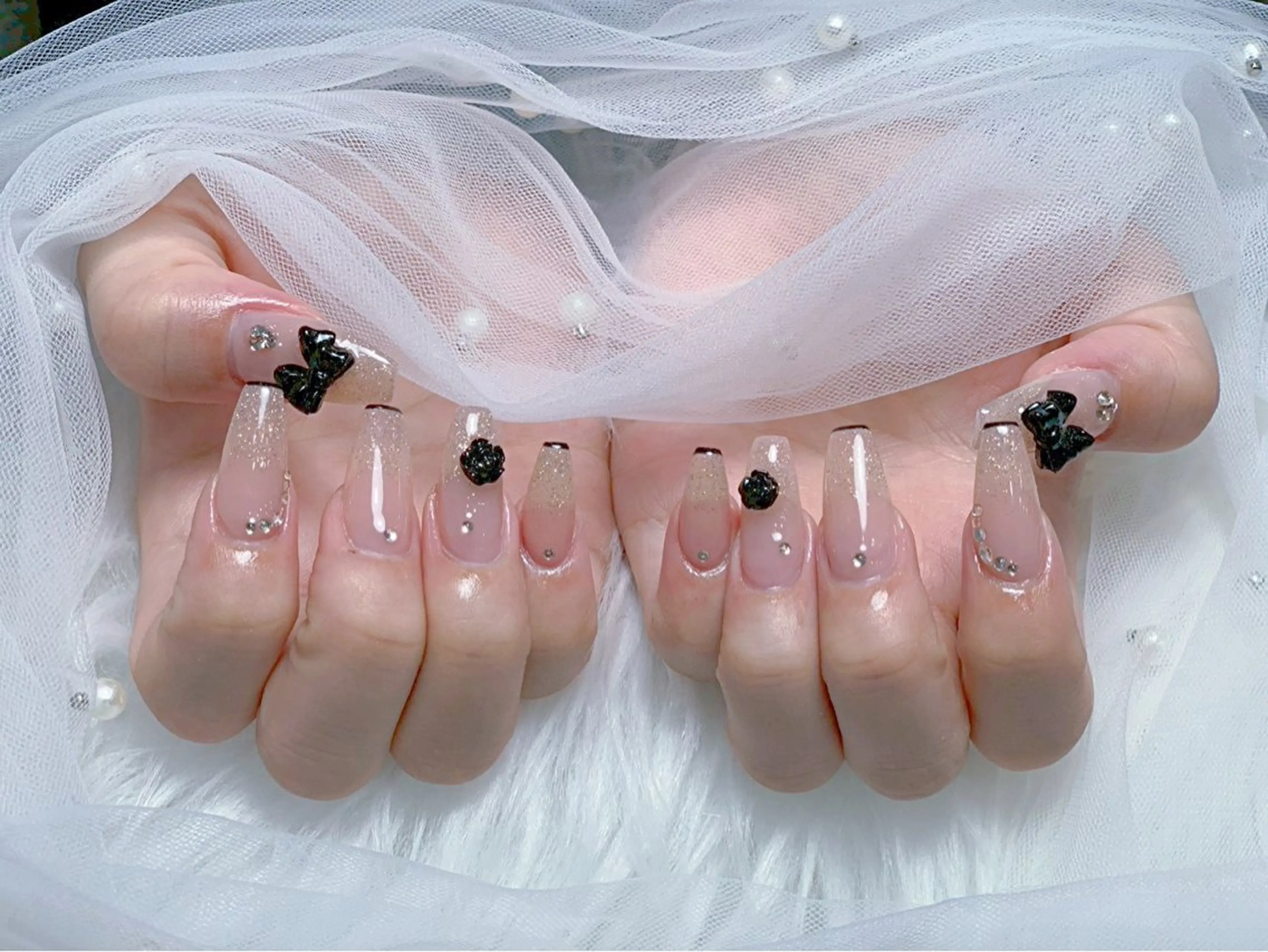 ネイル アートネイル オーロラネイル チークネイル 長さ出し フットネイル ハンドネイル ハンドケア Mio_ Noiranailのネイルデザイン