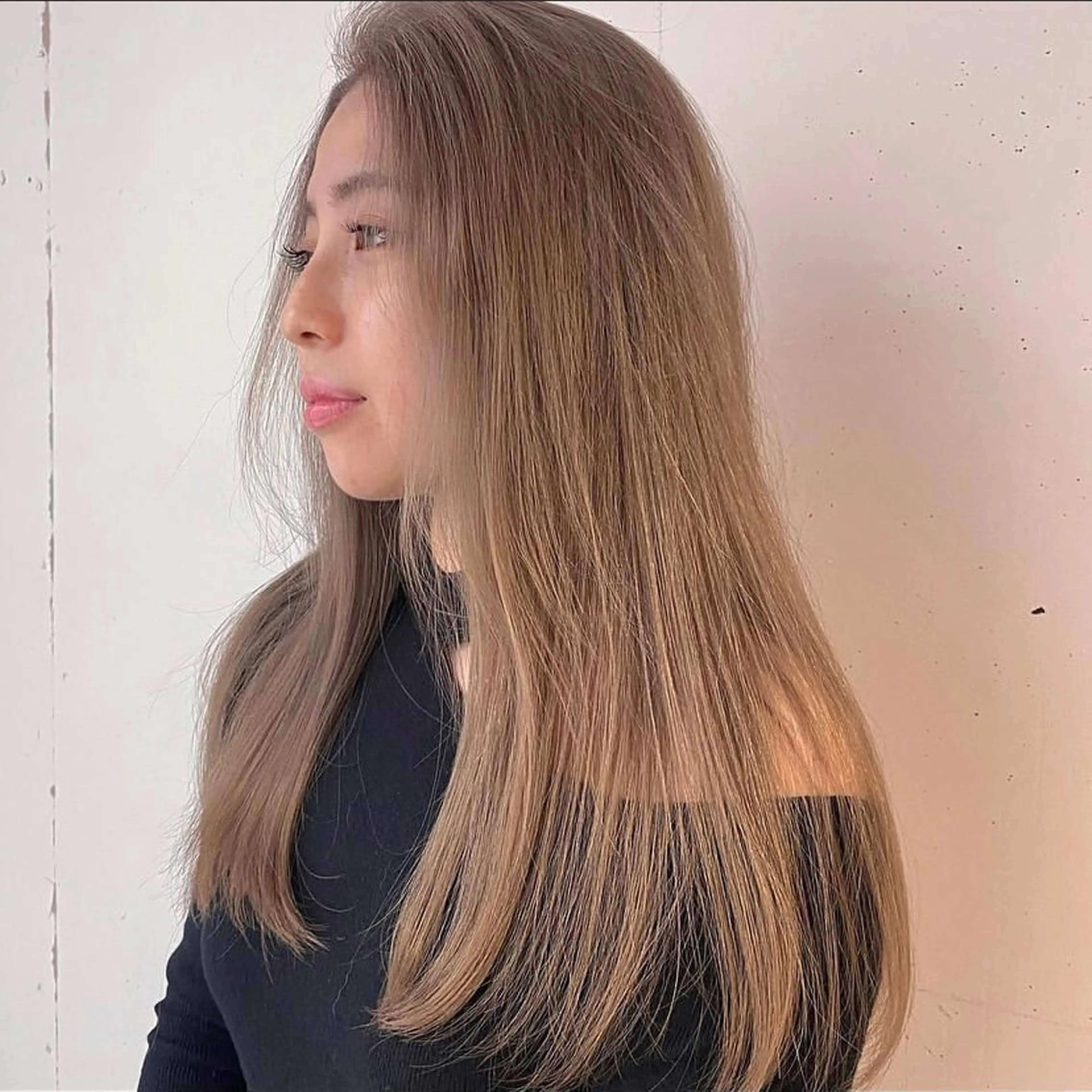 ロング カラー ベージュカラー ブロンド ブロンドベージュ Yuki☺︎パーマ レイヤーカットのヘアスタイル